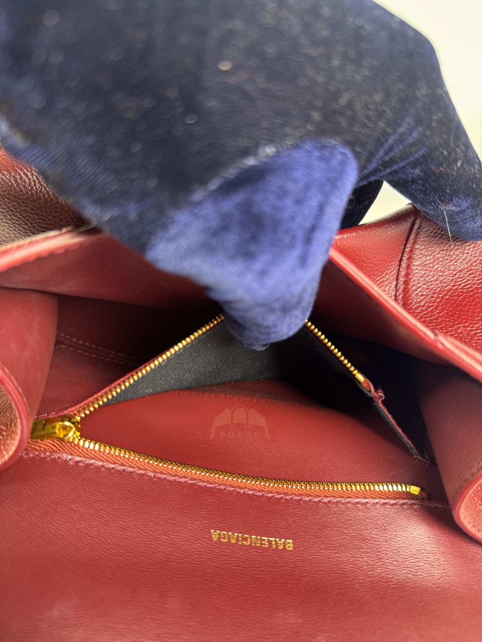Hourglass Small in Dark Red Grained Leather | Purse Maison Luxury Bags Shop