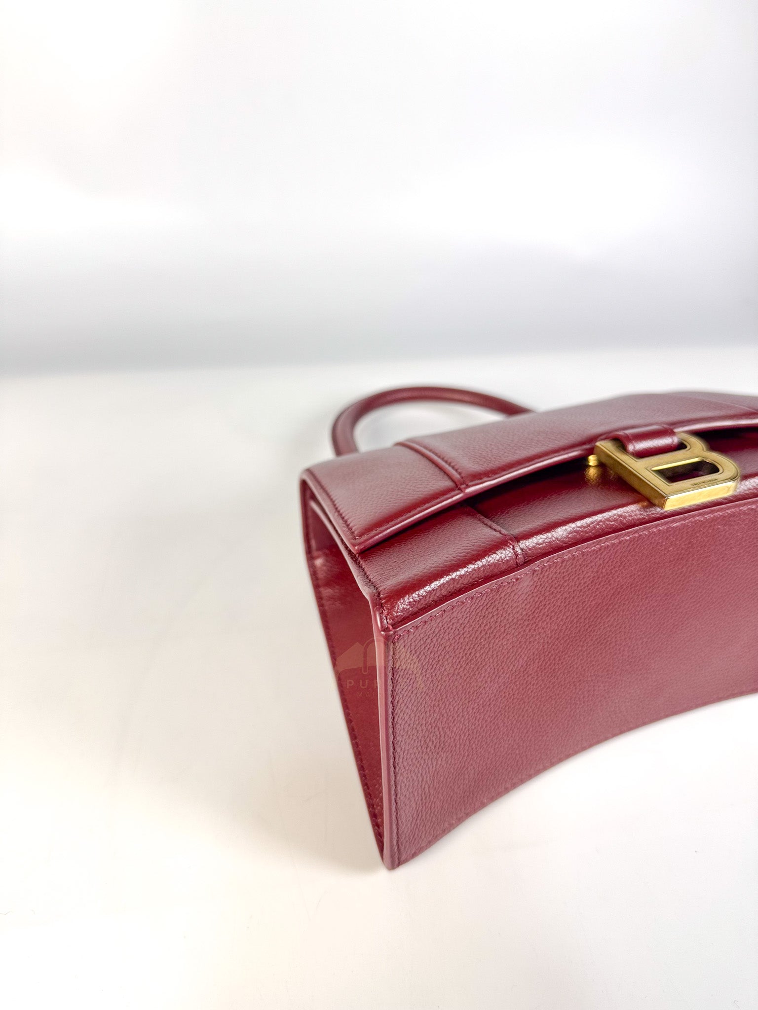 Hourglass Small in Dark Red Grained Leather | Purse Maison Luxury Bags Shop