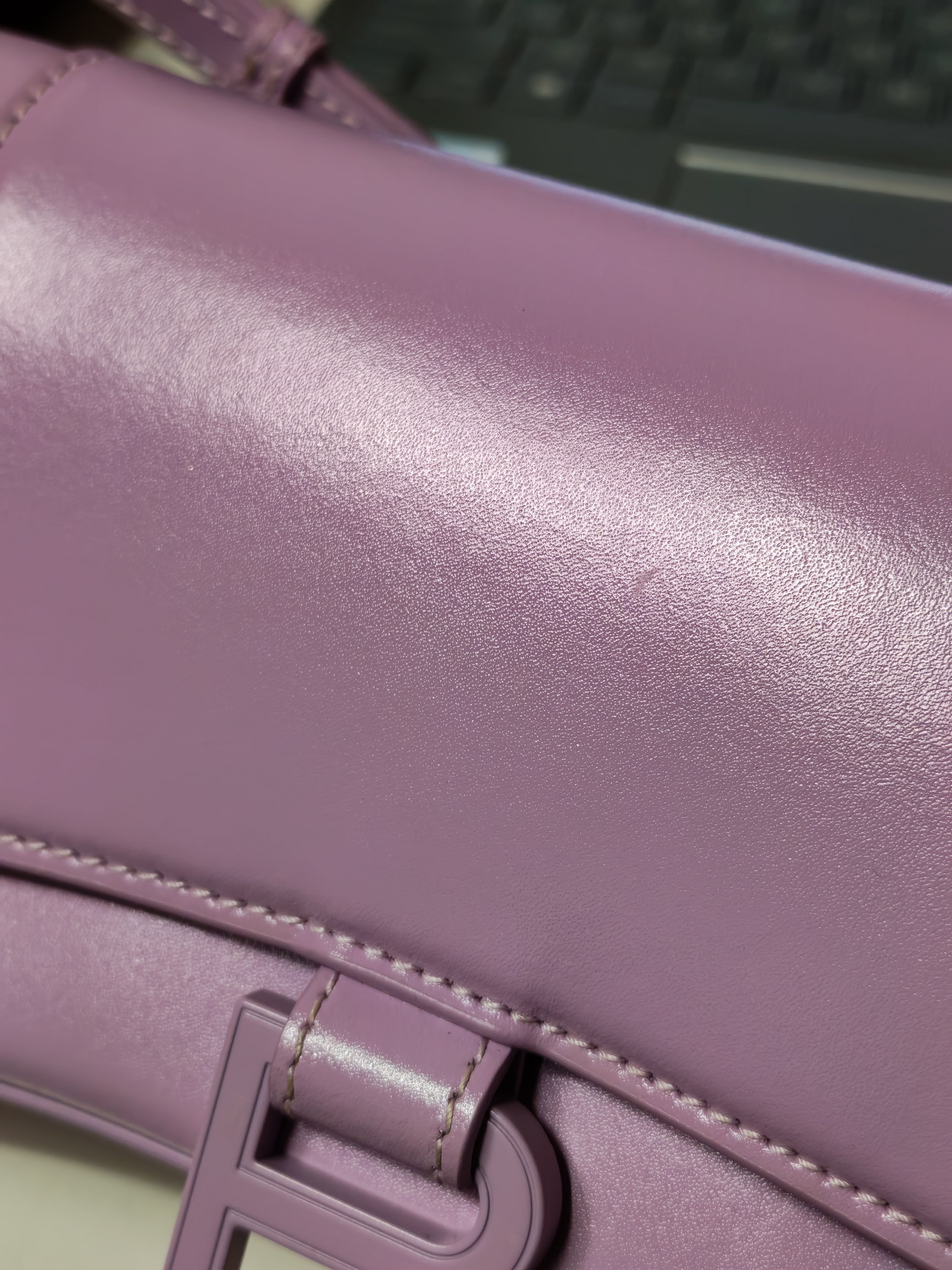 Hourglass Stretch in Light Purplish Pink in Smooth Calfskin Leather Shoulder Bag | Purse Maison Luxury Bags Shop