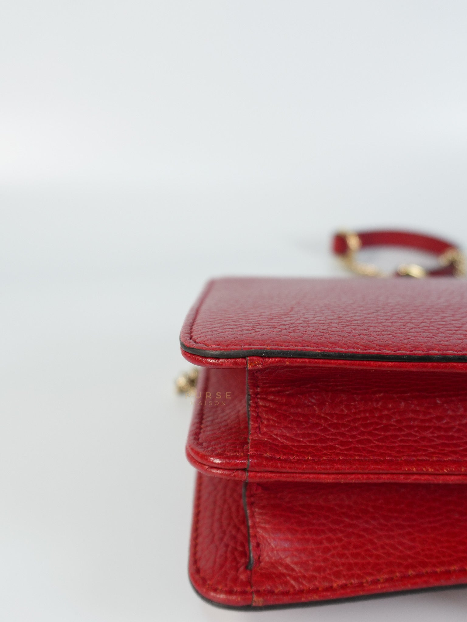Interlocking G Dollar in Red Grained Calfskin Leather | Purse Maison Luxury Bags Shop