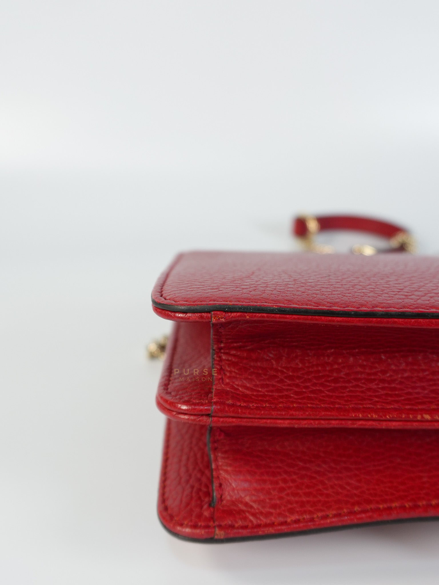 Interlocking G Dollar in Red Grained Calfskin Leather | Purse Maison Luxury Bags Shop