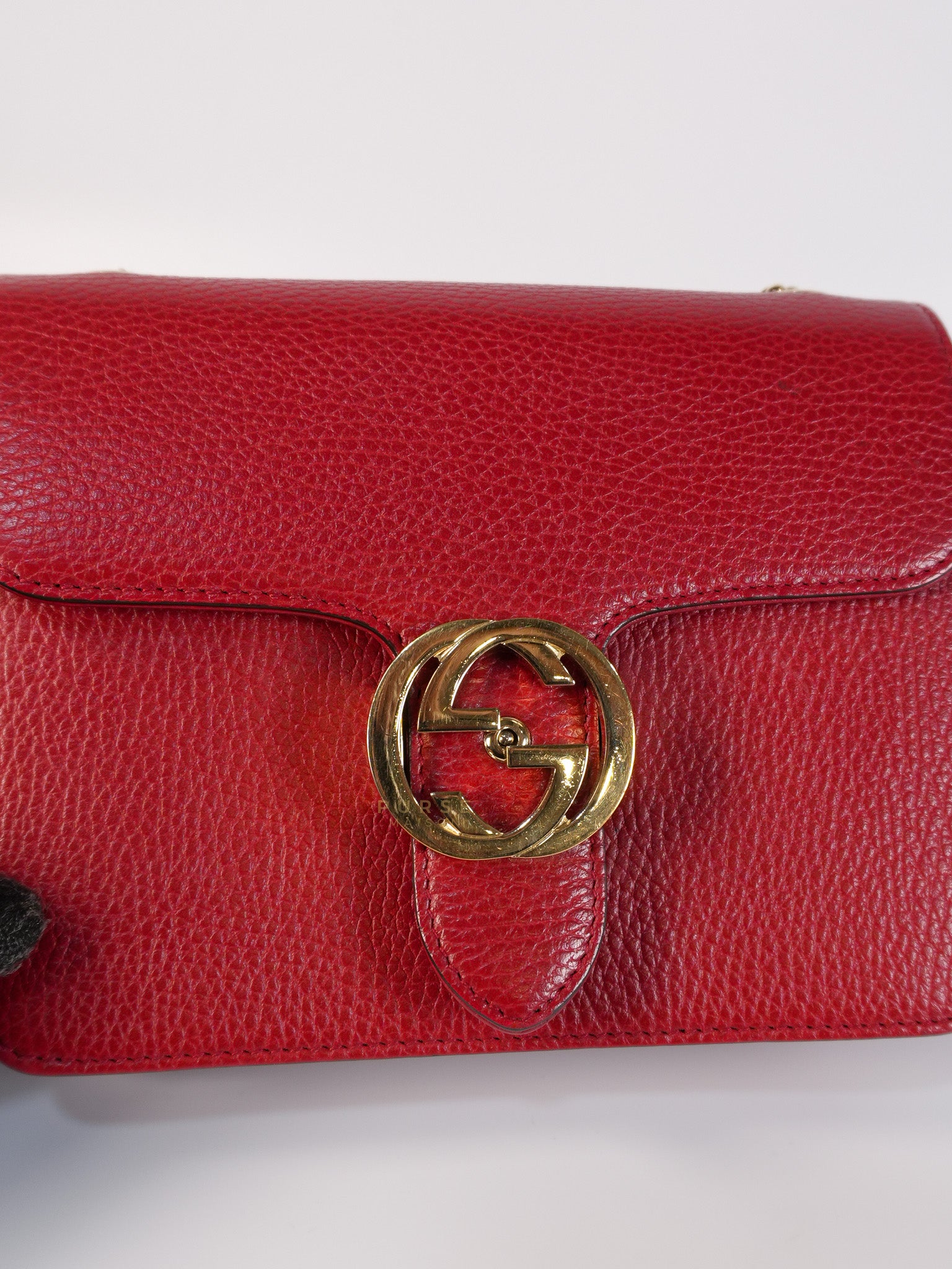 Interlocking G Dollar in Red Grained Calfskin Leather | Purse Maison Luxury Bags Shop
