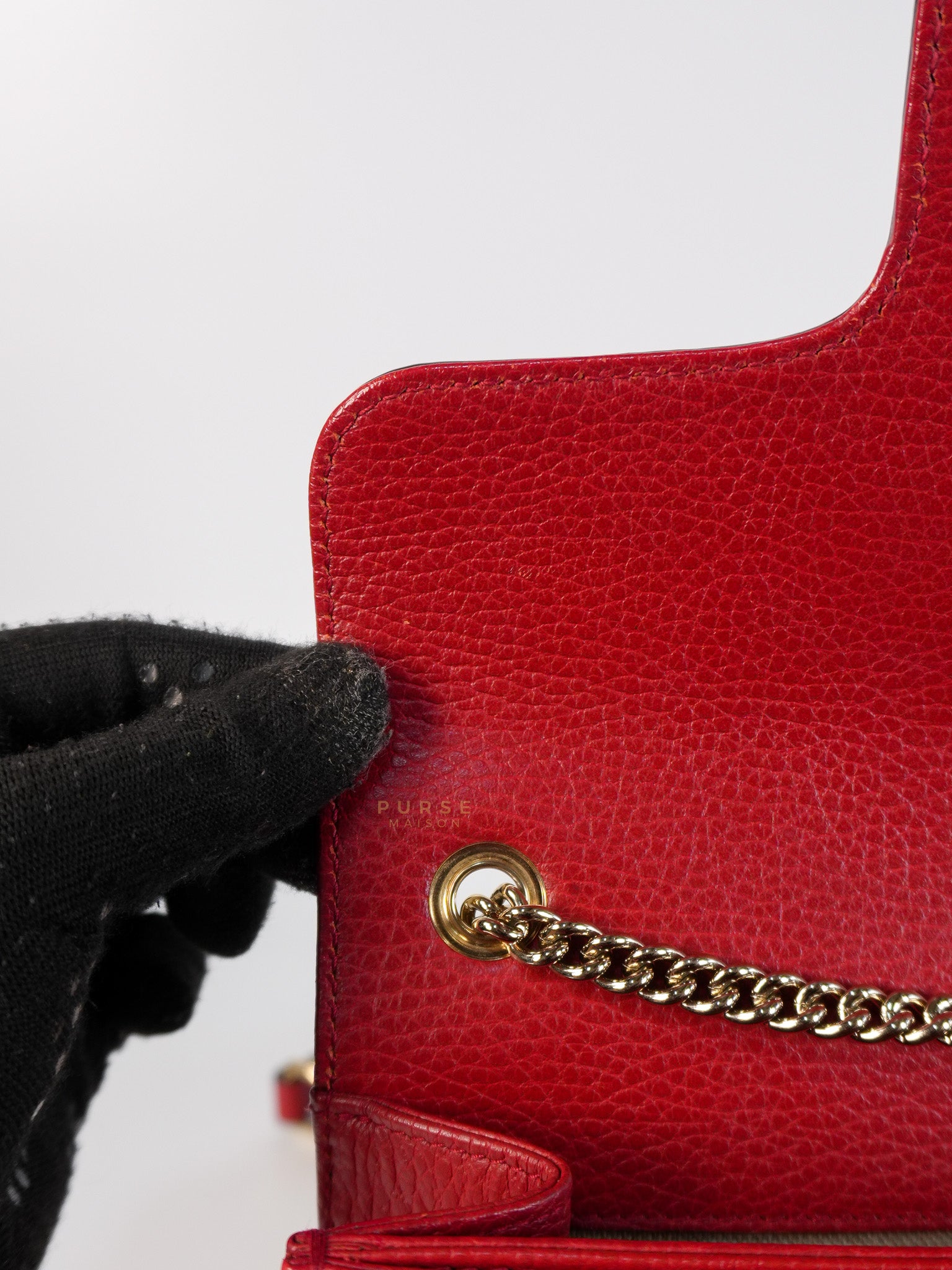 Interlocking G Dollar in Red Grained Calfskin Leather | Purse Maison Luxury Bags Shop