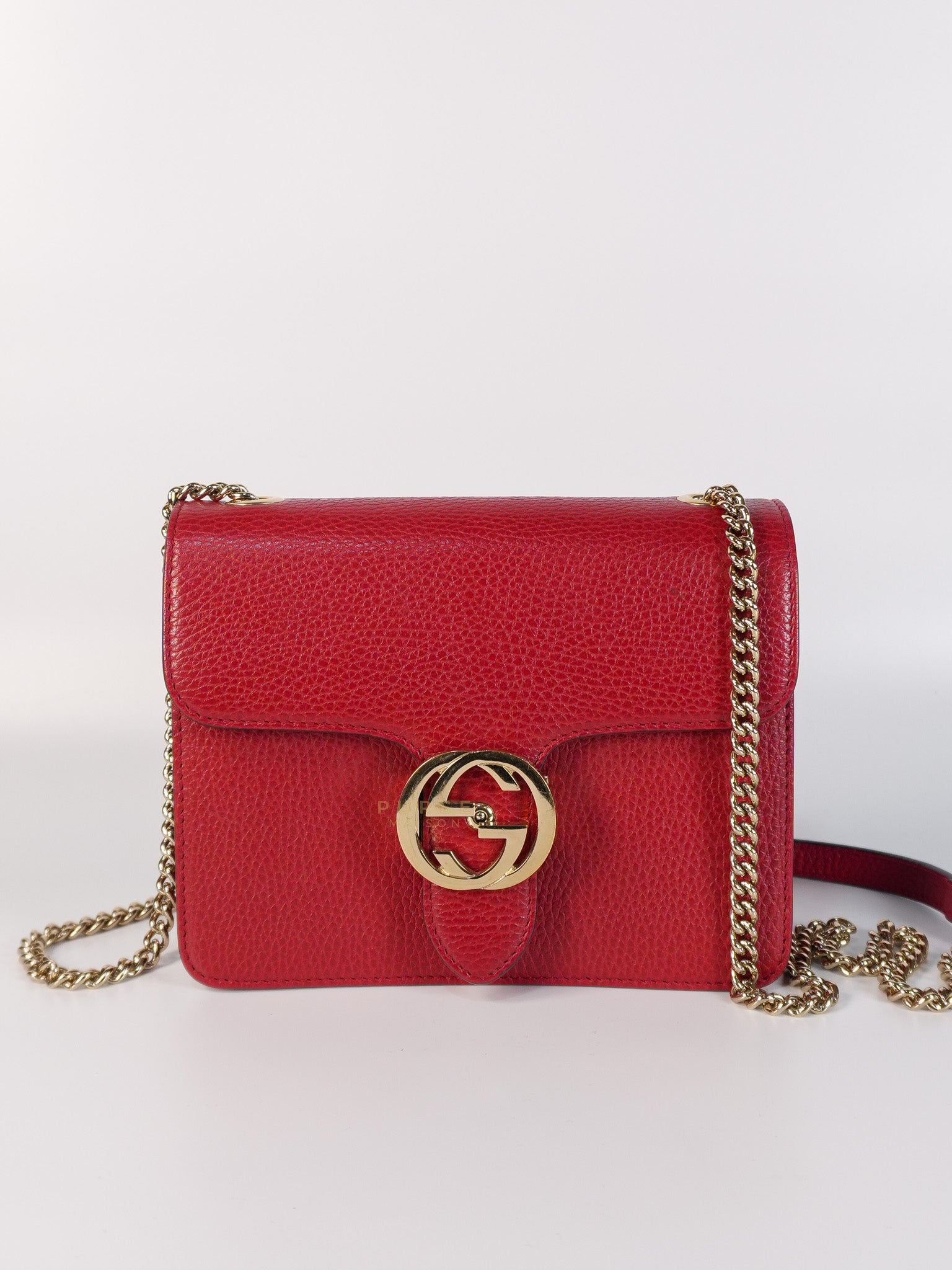 Interlocking G Dollar in Red Grained Calfskin Leather | Purse Maison Luxury Bags Shop