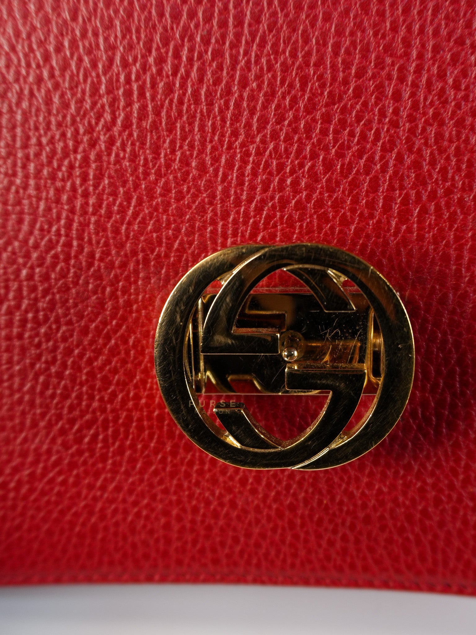 Interlocking G Dollar in Red Grained Calfskin Leather | Purse Maison Luxury Bags Shop