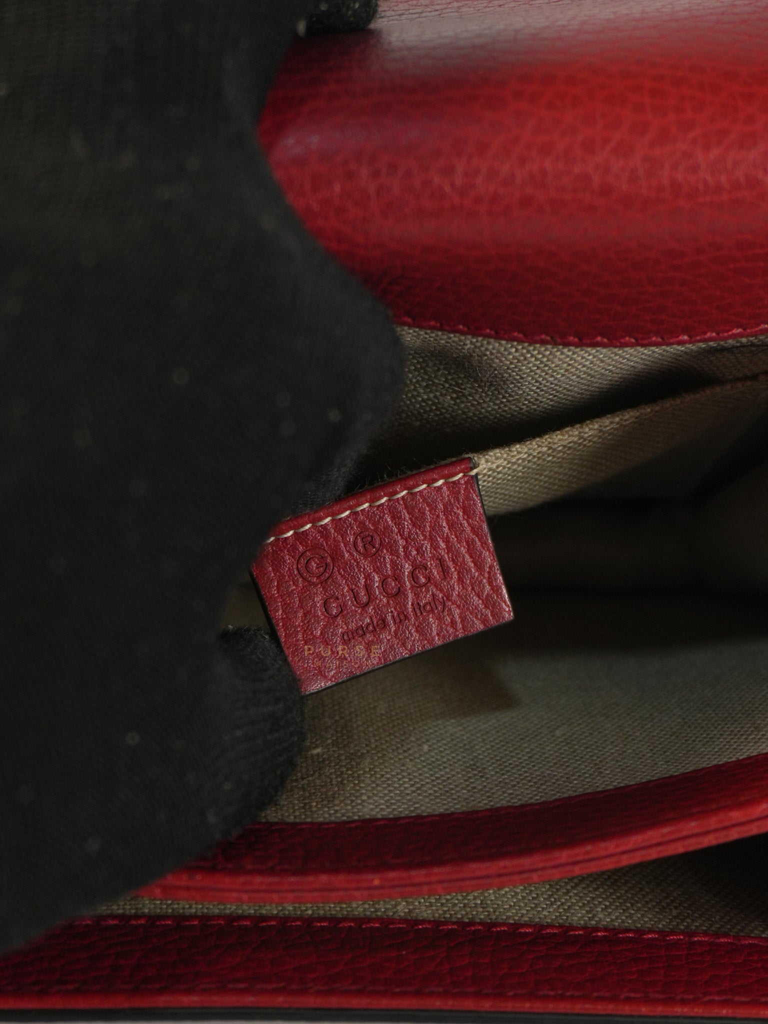Interlocking G Dollar in Red Grained Calfskin Leather | Purse Maison Luxury Bags Shop