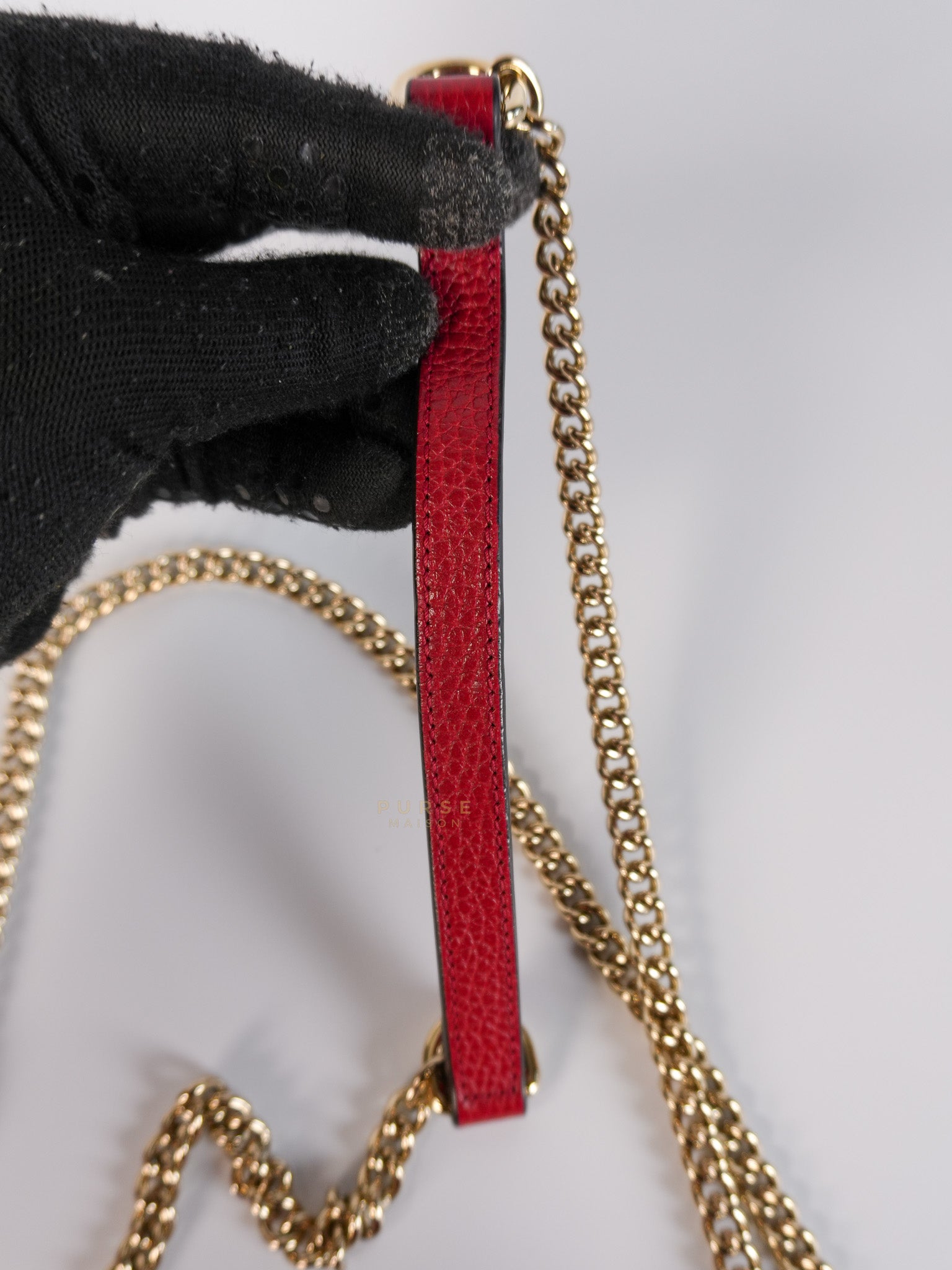 Interlocking G Dollar in Red Grained Calfskin Leather | Purse Maison Luxury Bags Shop