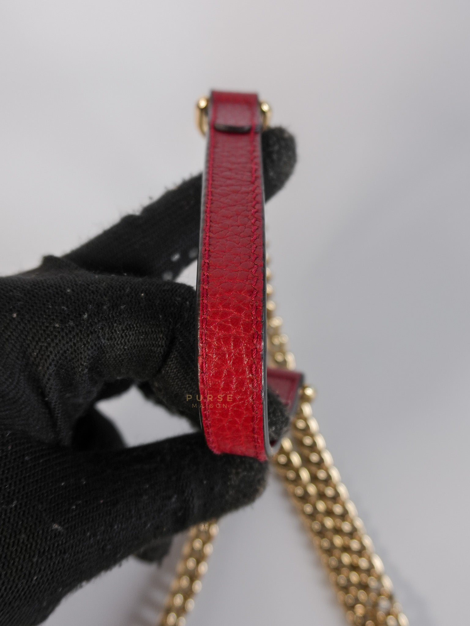 Interlocking G Dollar in Red Grained Calfskin Leather | Purse Maison Luxury Bags Shop