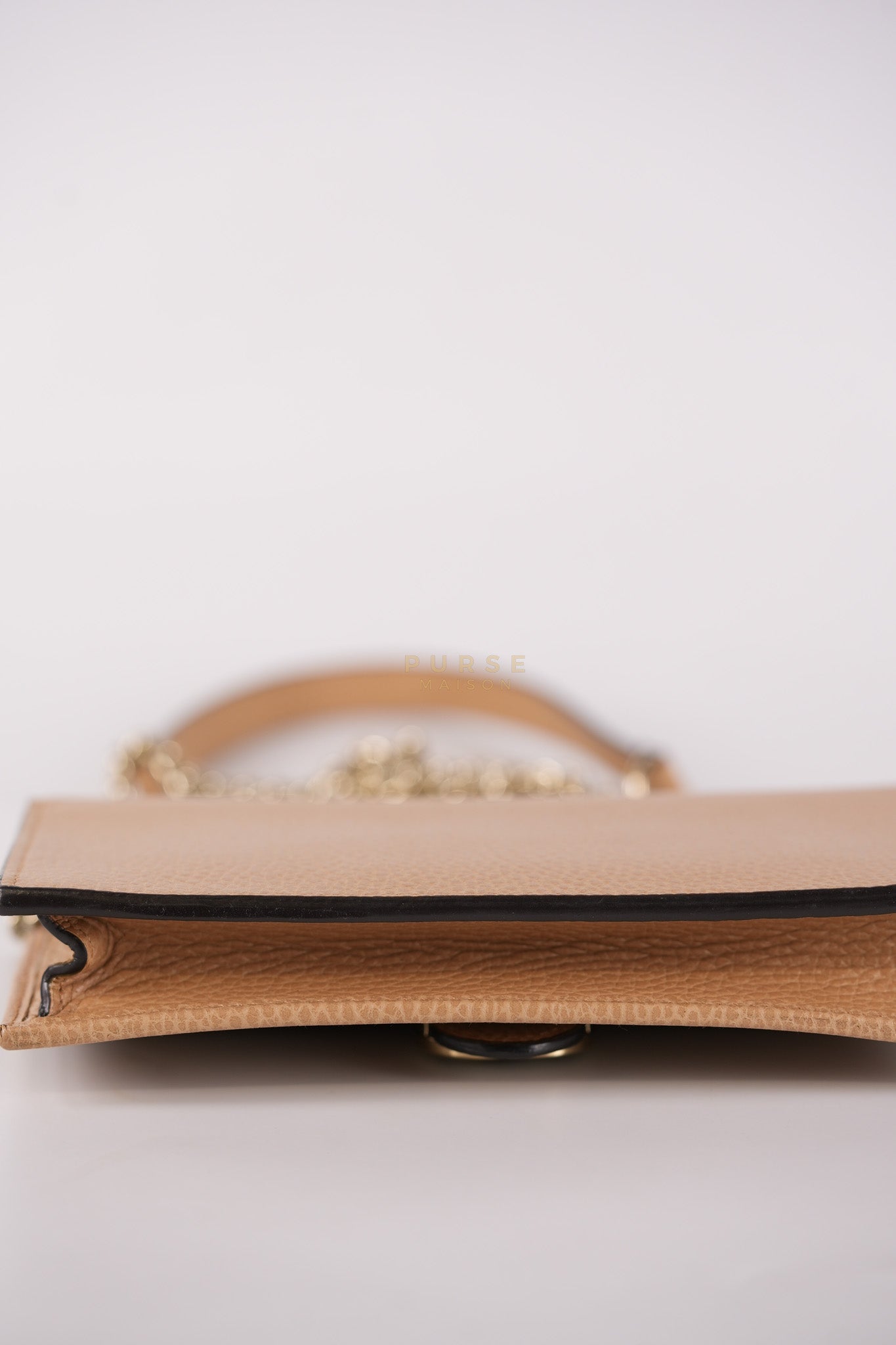 Interlocking G Wallet On Chain in Beige Calfskin Leather | Purse Maison Luxury Bags Shop