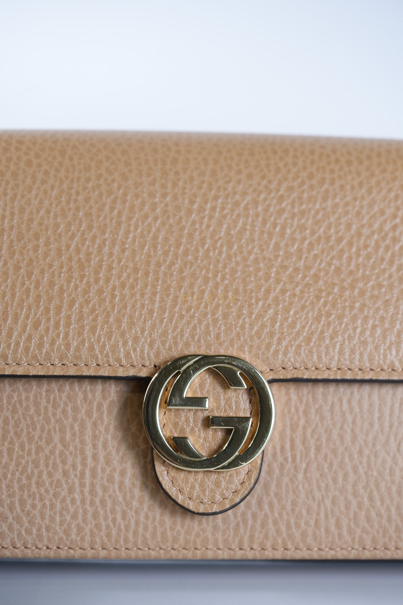 Interlocking G Wallet On Chain in Beige Calfskin Leather | Purse Maison Luxury Bags Shop
