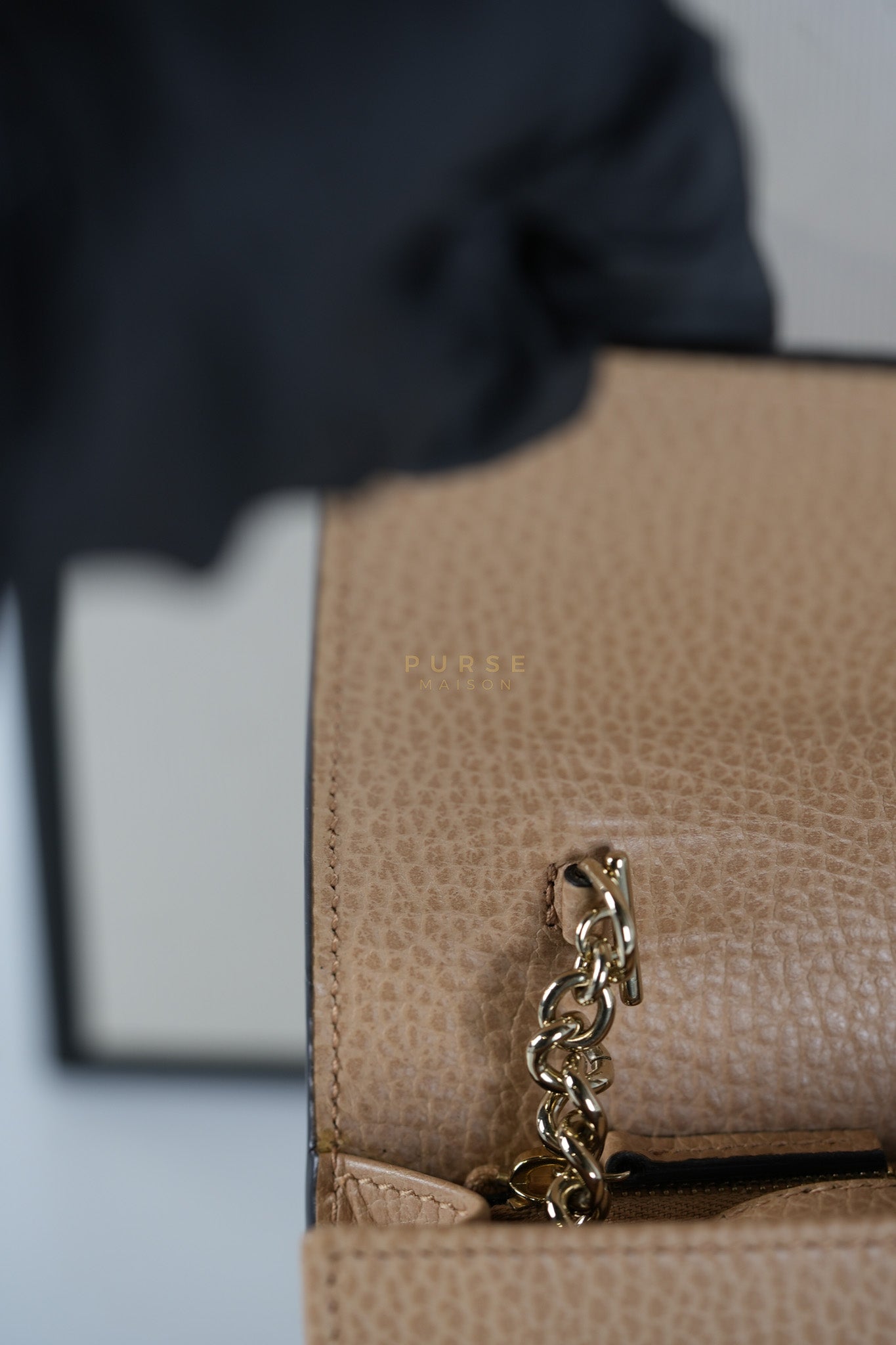 Interlocking G Wallet On Chain in Beige Calfskin Leather | Purse Maison Luxury Bags Shop