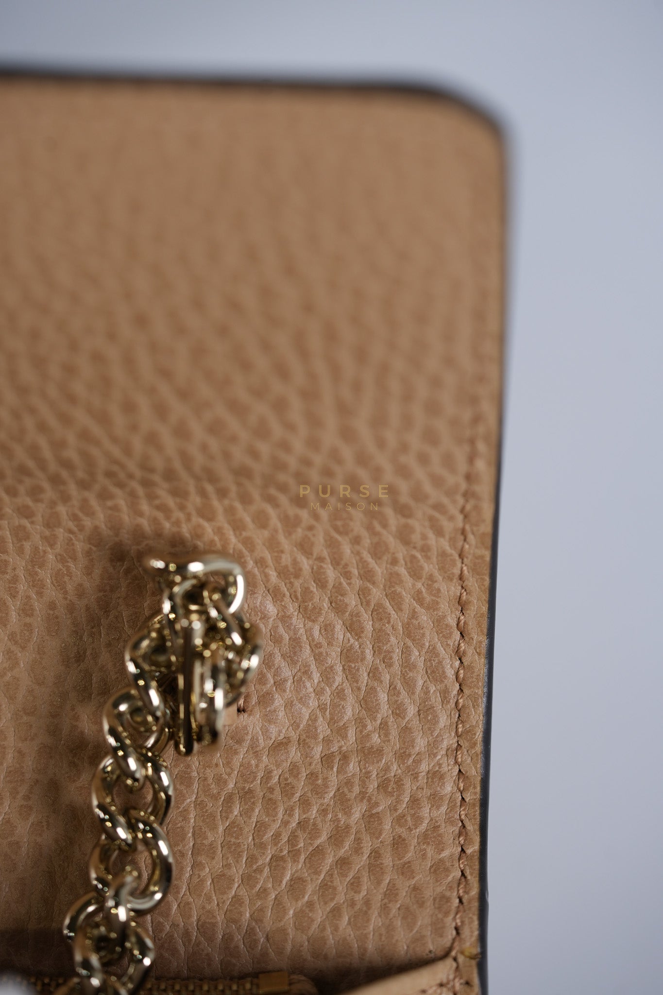 Interlocking G Wallet On Chain in Beige Calfskin Leather | Purse Maison Luxury Bags Shop
