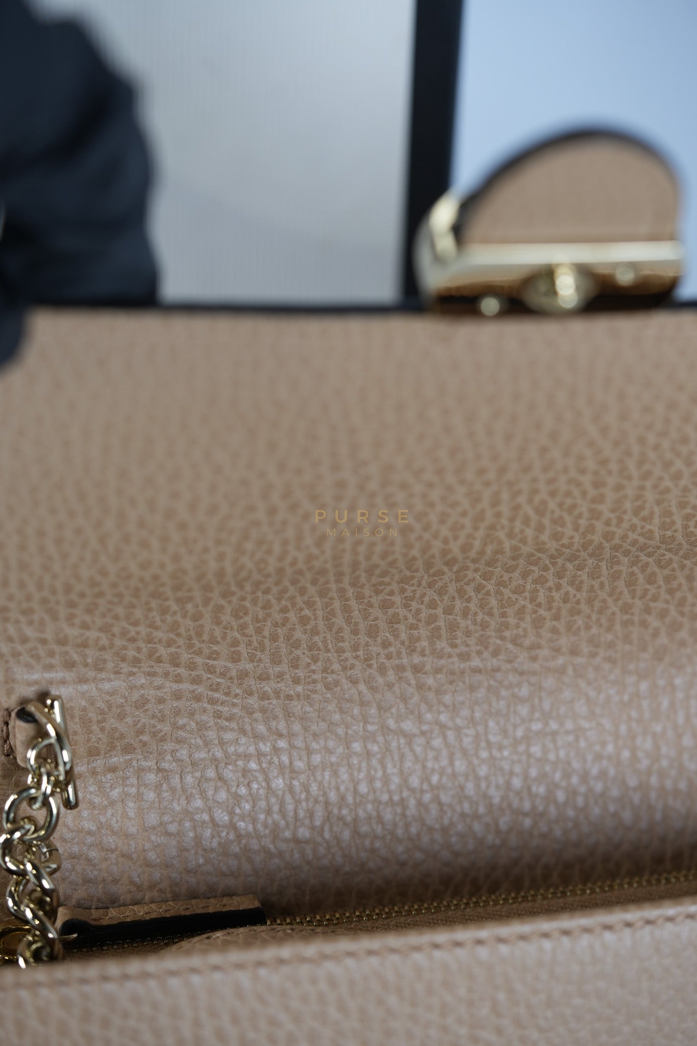 Interlocking G Wallet On Chain in Beige Calfskin Leather | Purse Maison Luxury Bags Shop