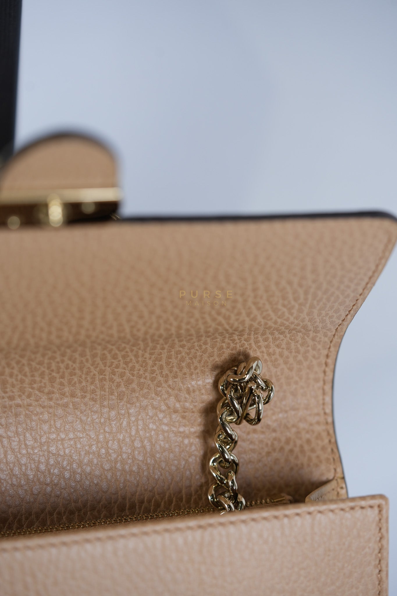 Interlocking G Wallet On Chain in Beige Calfskin Leather | Purse Maison Luxury Bags Shop