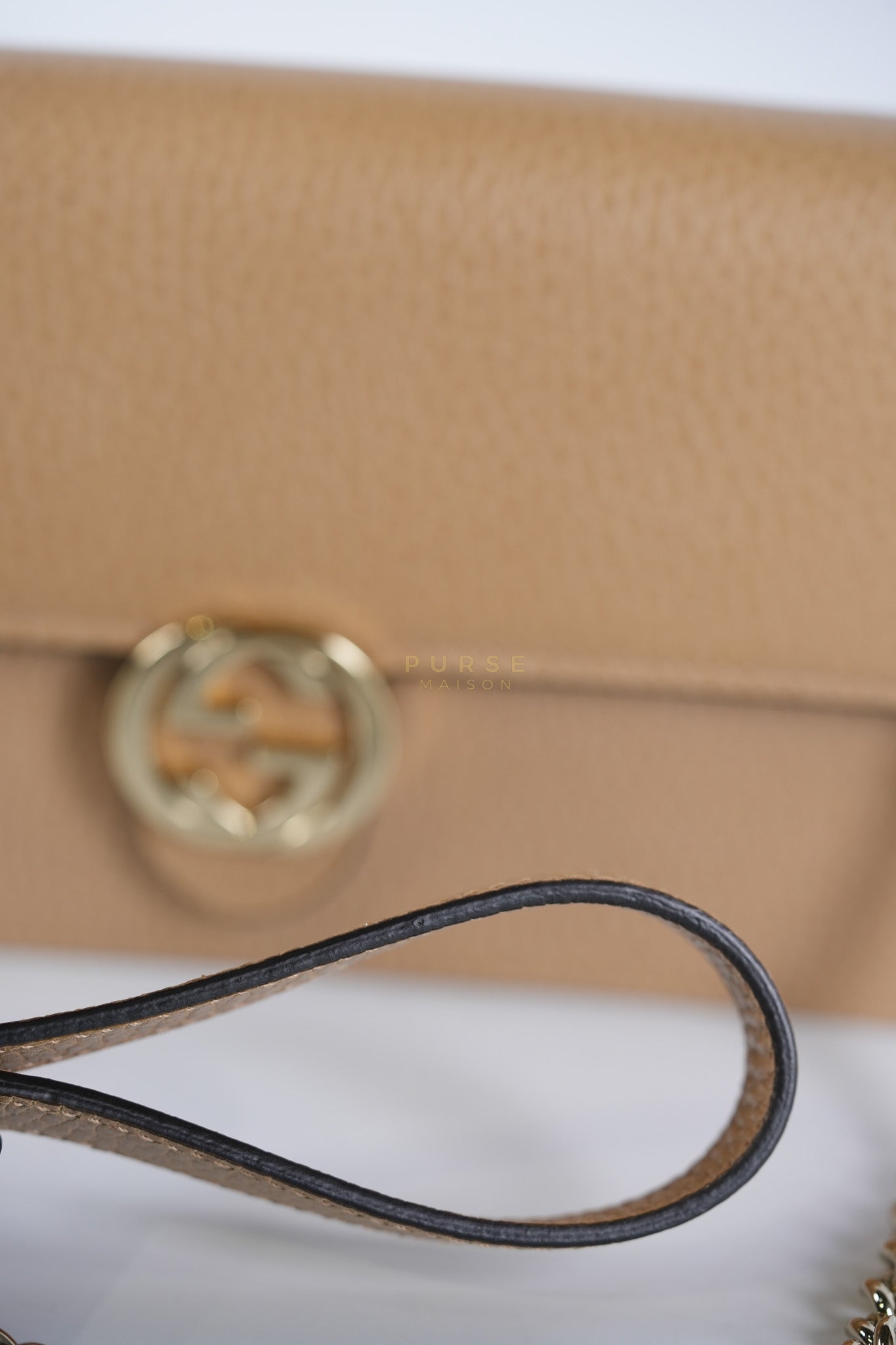 Interlocking G Wallet On Chain in Beige Calfskin Leather | Purse Maison Luxury Bags Shop