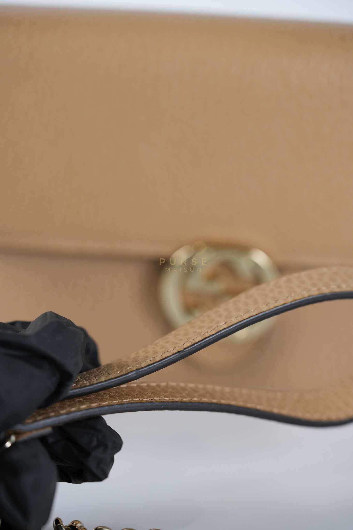 Interlocking G Wallet On Chain in Beige Calfskin Leather | Purse Maison Luxury Bags Shop