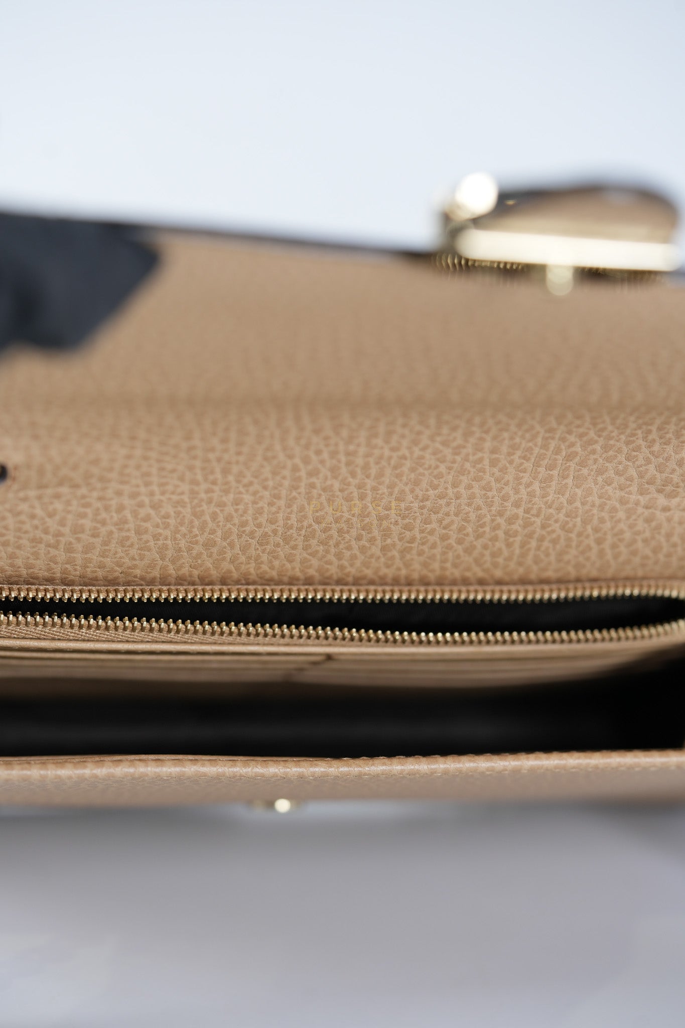 Interlocking G Wallet On Chain in Beige Calfskin Leather | Purse Maison Luxury Bags Shop