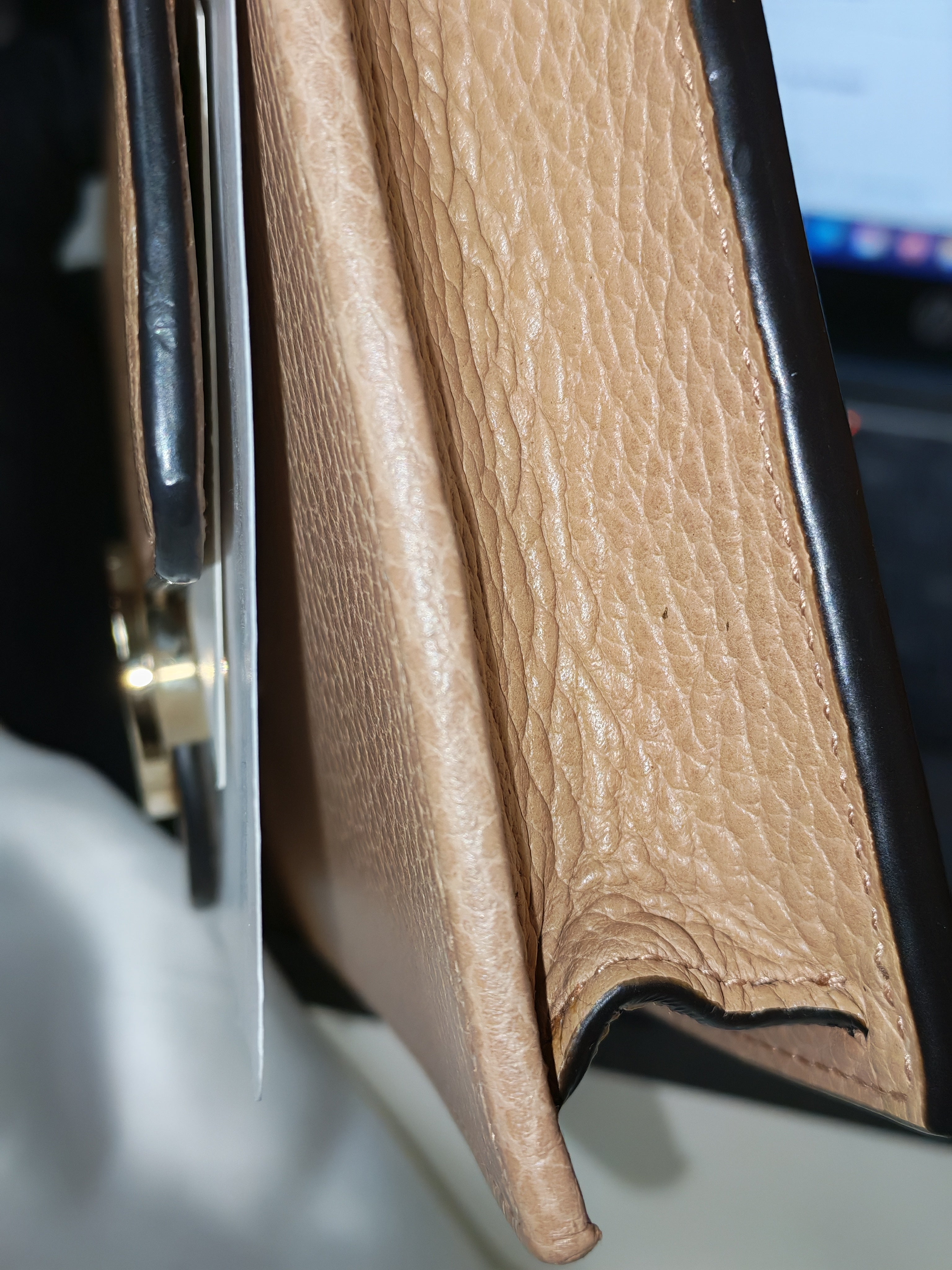 Interlocking G Wallet On Chain in Beige Calfskin Leather | Purse Maison Luxury Bags Shop