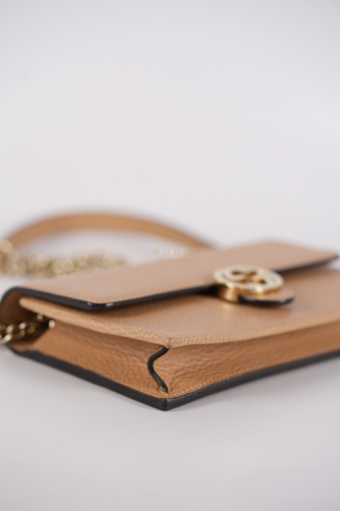 Interlocking G Wallet On Chain in Beige Calfskin Leather | Purse Maison Luxury Bags Shop