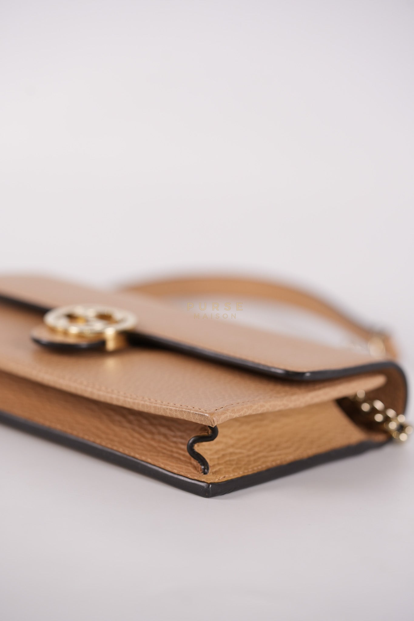 Interlocking G Wallet On Chain in Beige Calfskin Leather | Purse Maison Luxury Bags Shop