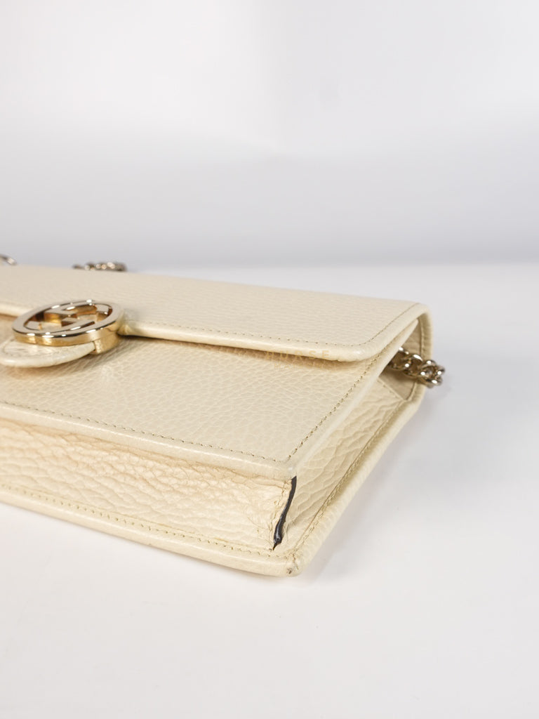 Interlocking G Wallet on Chain Ivory White in Grained Calfskin Leather | Purse Maison Luxury Bags Shop