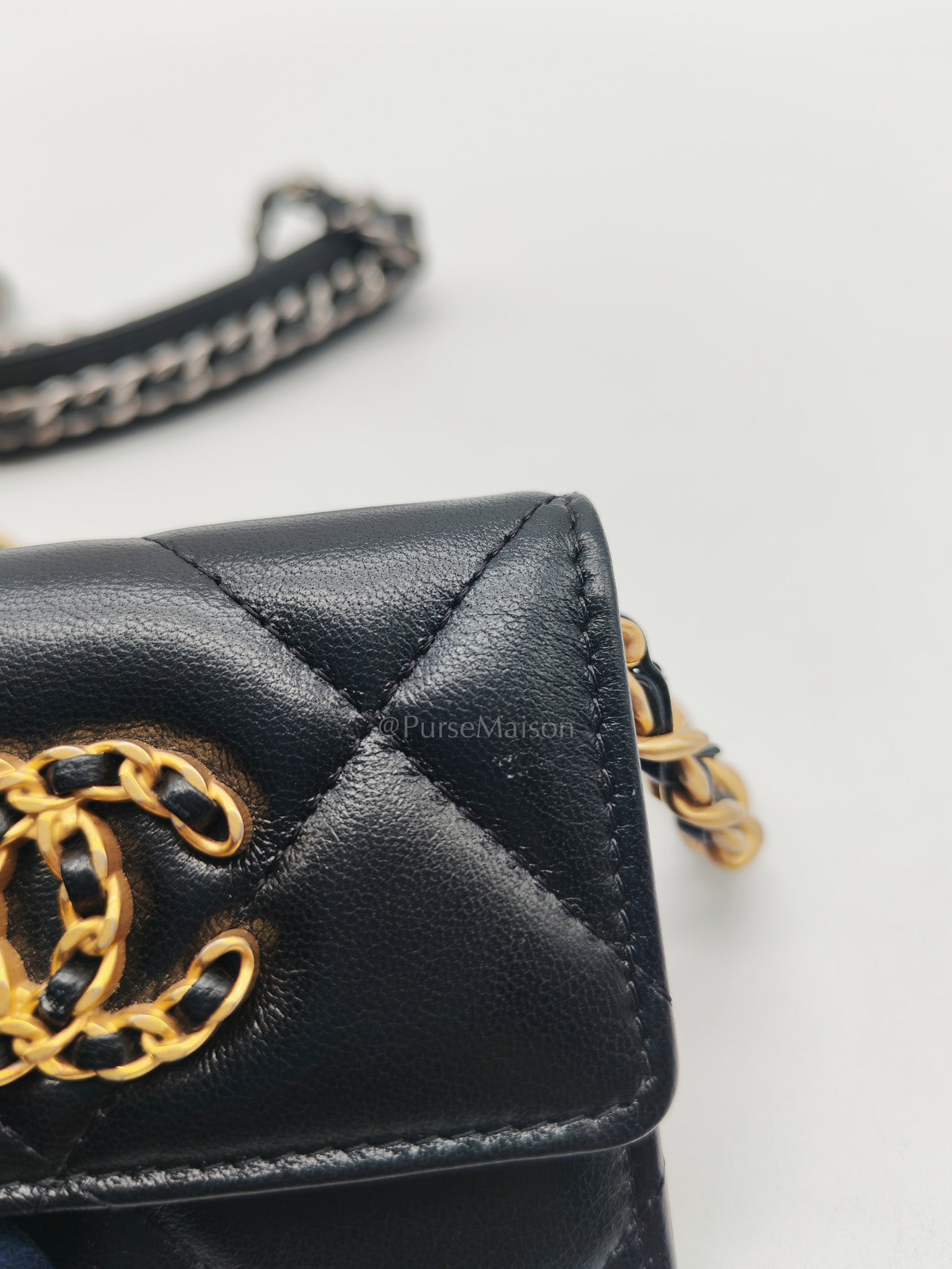 19 Flap Coin Purse in Black Lambskin Leather & Mix Hardware (Series 31)