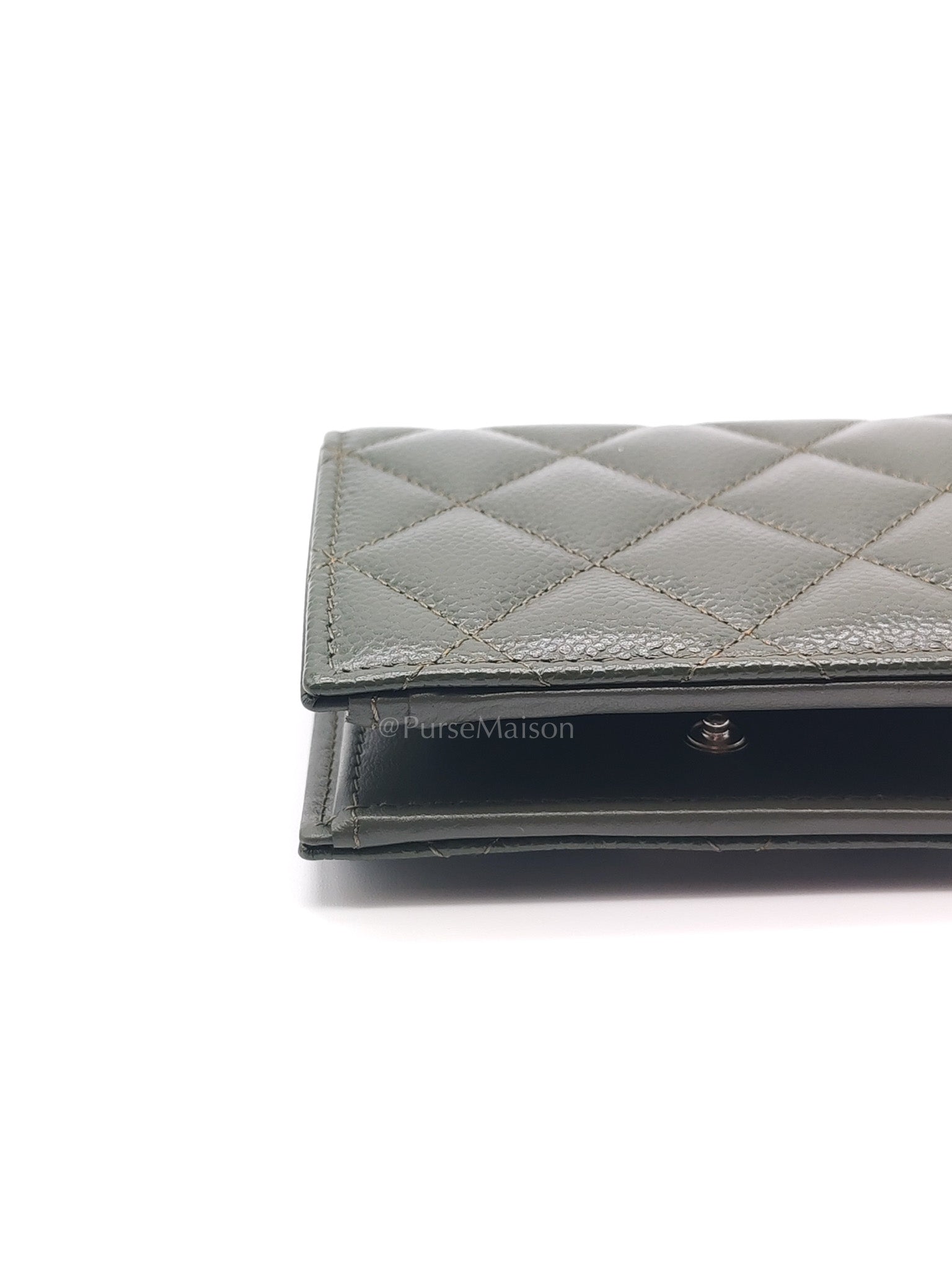 Twirling CC Logo Bi-Fold Wallet in Khaki Caviar Leather in Light Gold Hardware (Microchip)