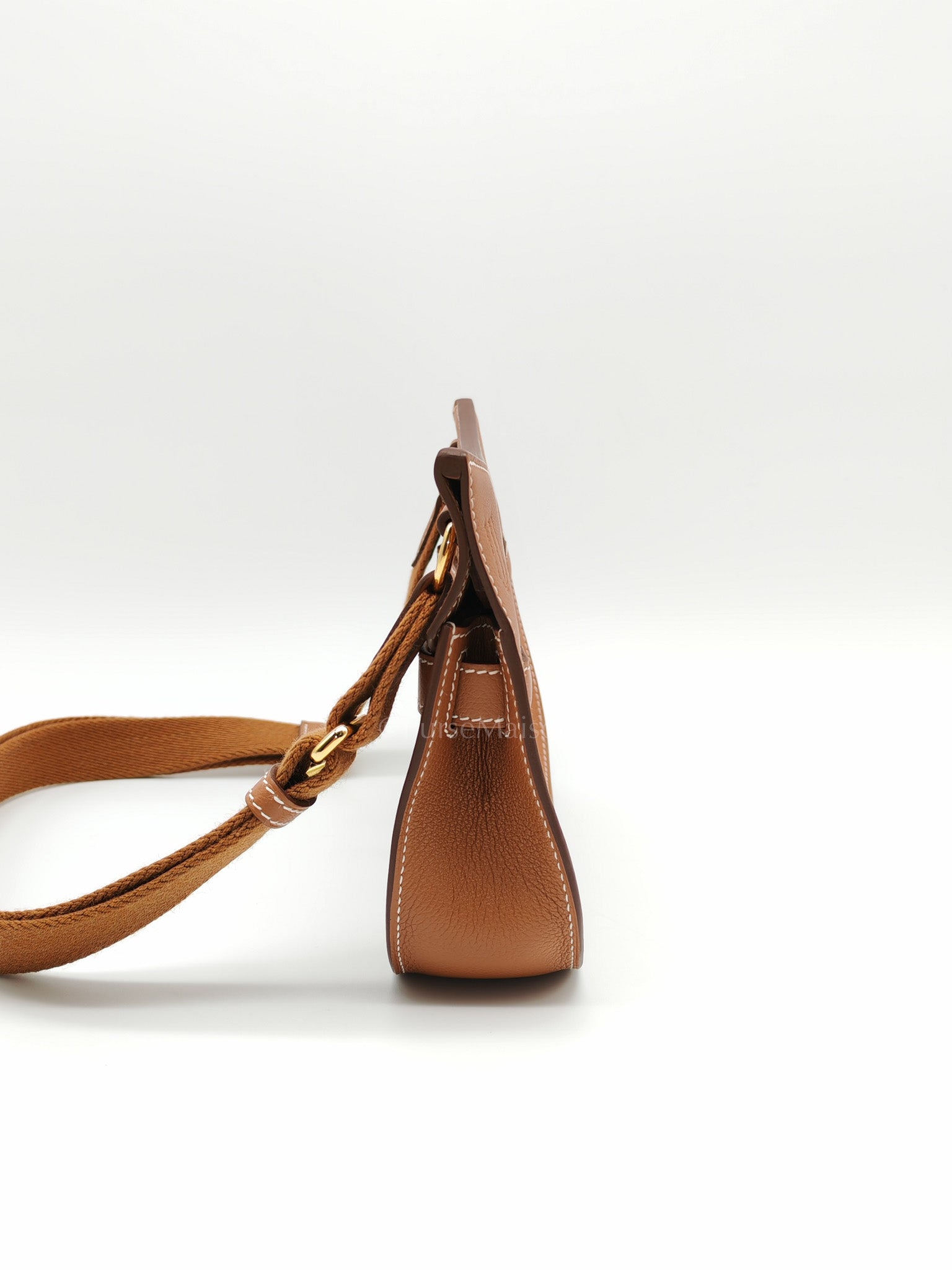 Jypsiere Mini in Gold Evercolor Leather & Gold Hardware Stamp W (2024)