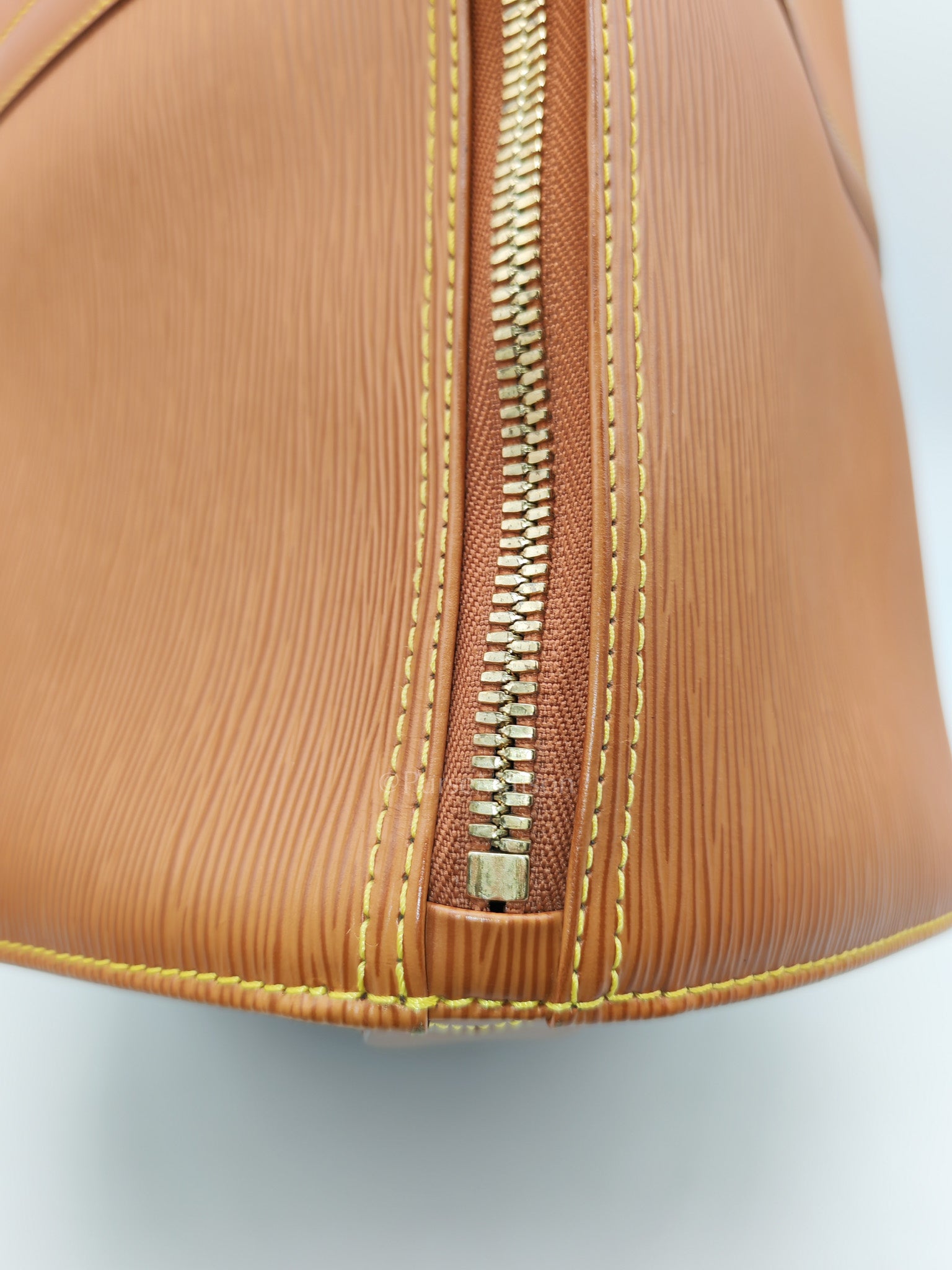 Keepall 50 Duffle Bag in Brown Epi Leather | Purse Maison Luxury Bags Shop