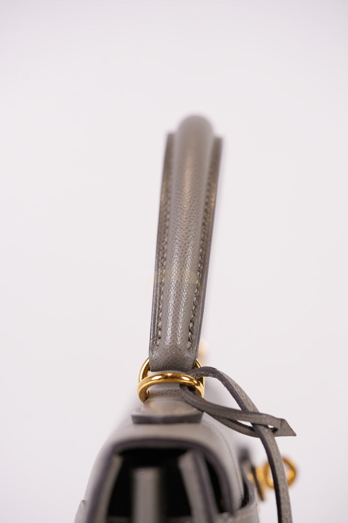 Kelly 25 Gris Mouette Madame Leather in Gold Hardware Stamp B (2023) | Purse Maison Luxury Bags Shop