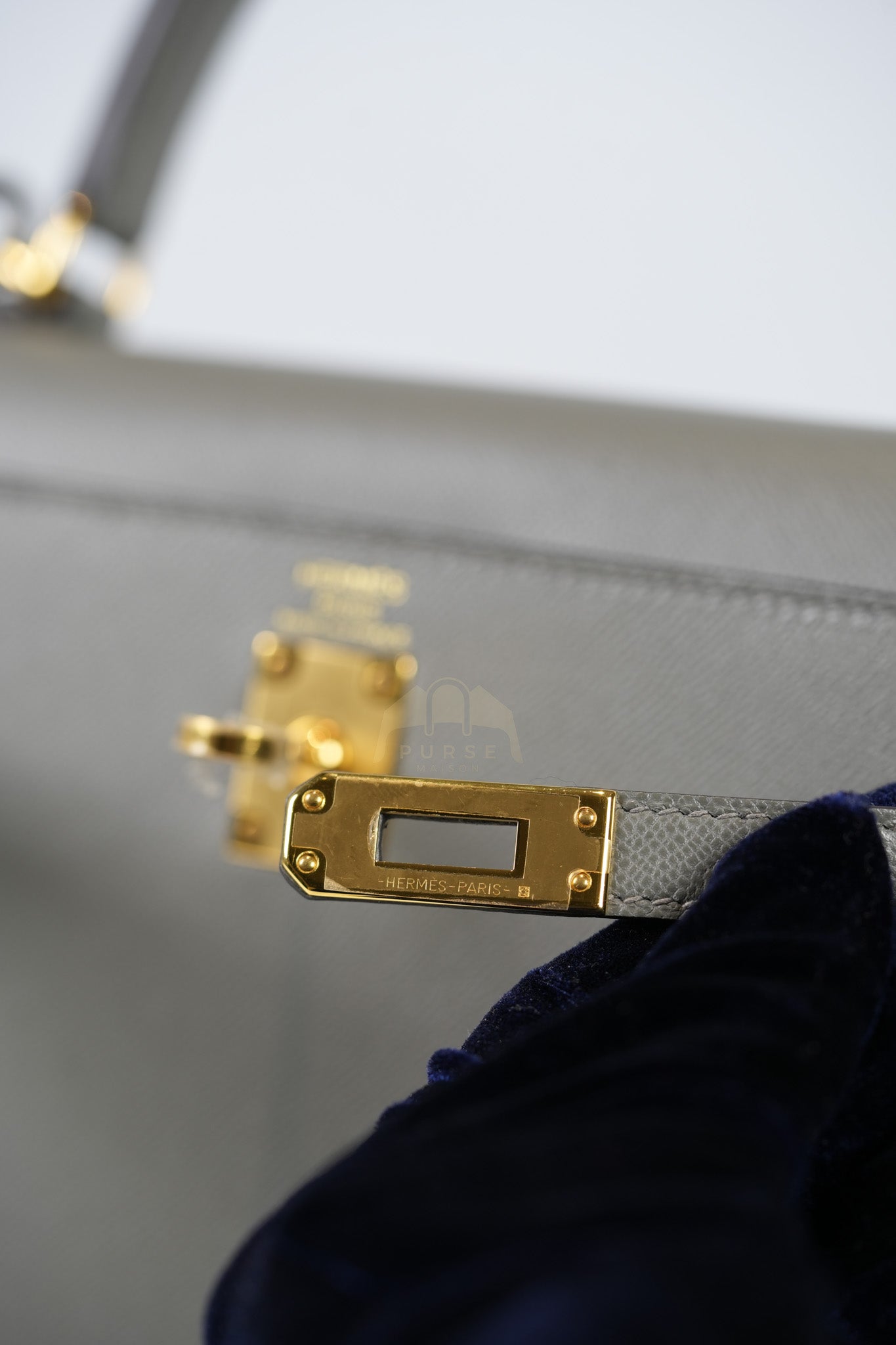 Kelly 25 Gris Mouette Madame Leather in Gold Hardware Stamp B (2023) | Purse Maison Luxury Bags Shop