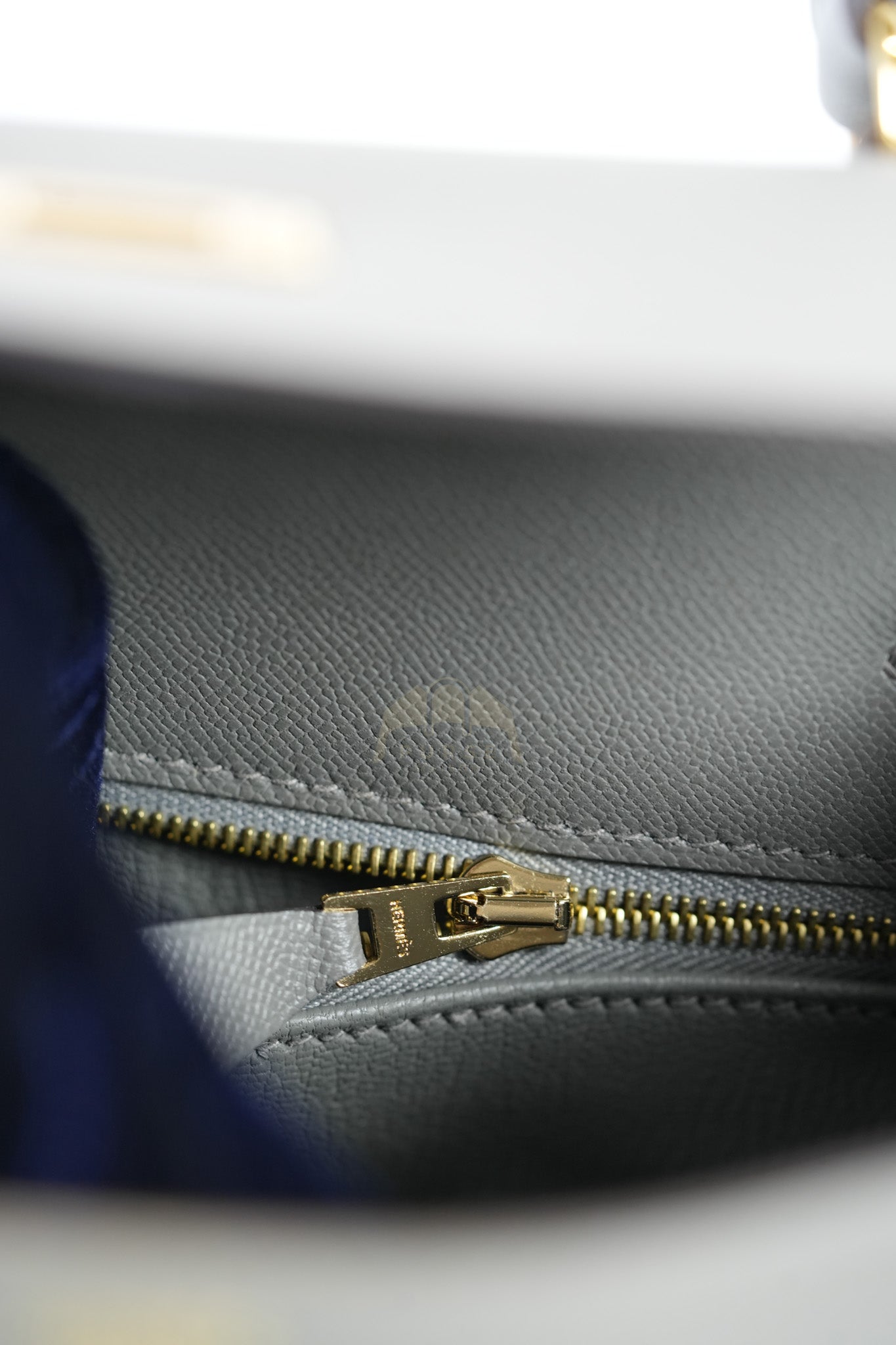 Kelly 25 Gris Mouette Madame Leather in Gold Hardware Stamp B (2023) | Purse Maison Luxury Bags Shop