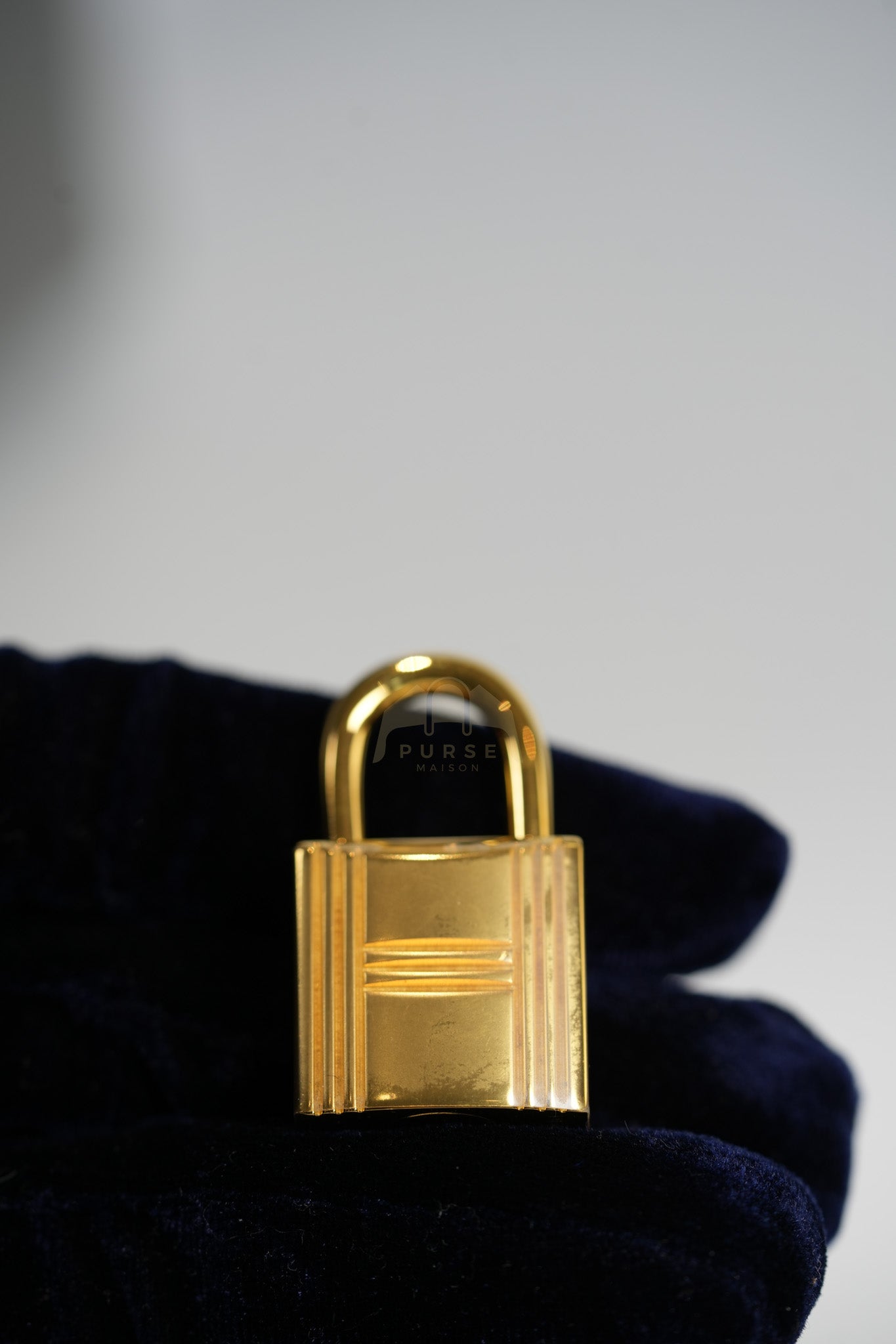 Kelly 25 Gris Mouette Madame Leather in Gold Hardware Stamp B (2023) | Purse Maison Luxury Bags Shop