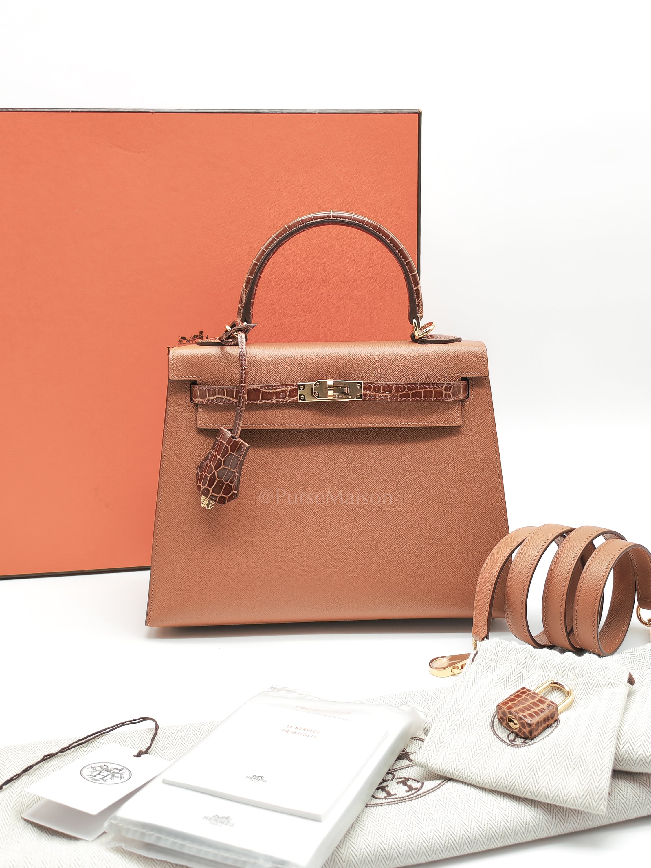 Kelly 25 Sellier in Gold Madame Leather and Shiny Croc Touch and Gold Hardware Stamp U (2022) | Purse Maison Luxury Bags Shop