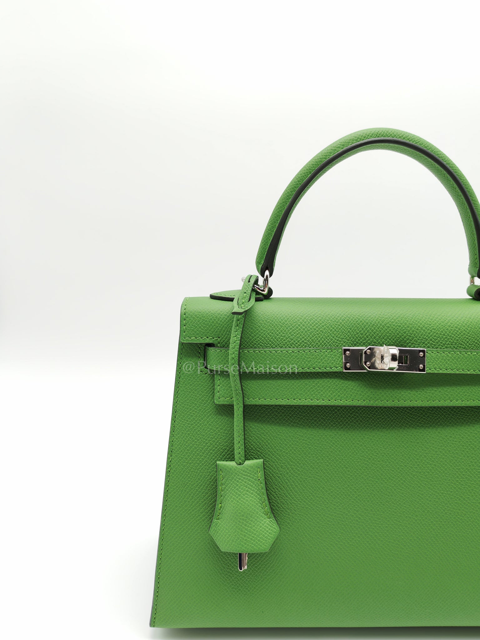 Kelly 25 Sellier in Vert Yucca Epsom Leather and Palladium Hardware Stamp W (2024) | Purse Maison Luxury Bags Shop
