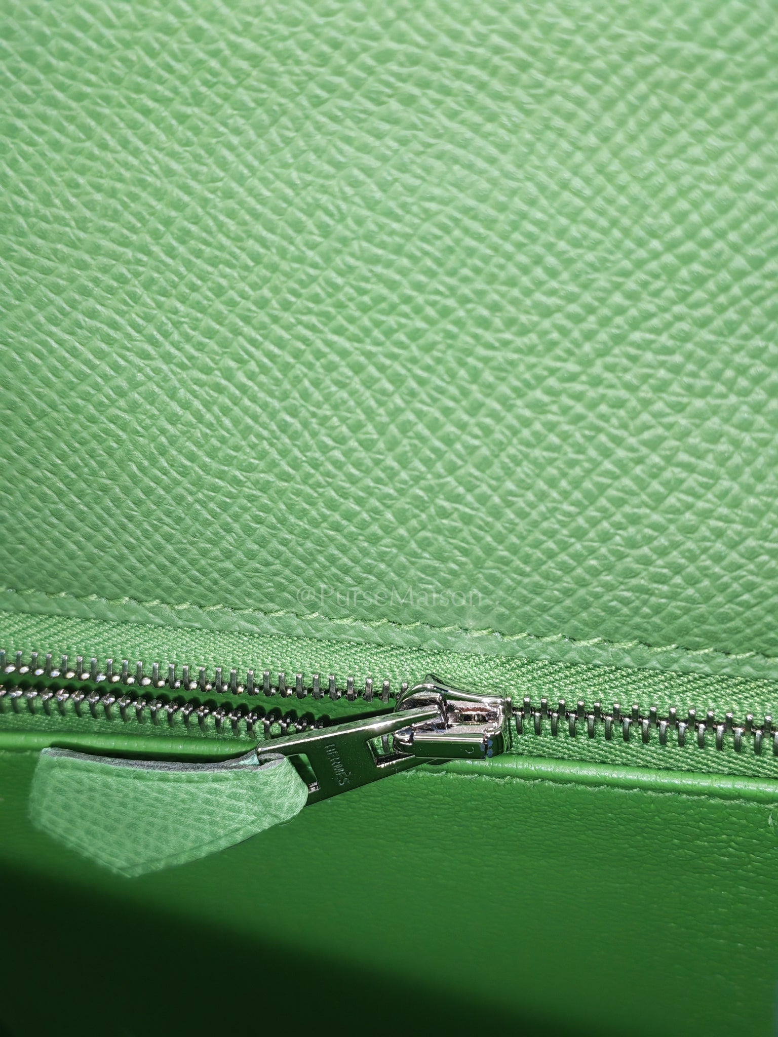 Kelly 25 Sellier in Vert Yucca Epsom Leather and Palladium Hardware Stamp W (2024) | Purse Maison Luxury Bags Shop