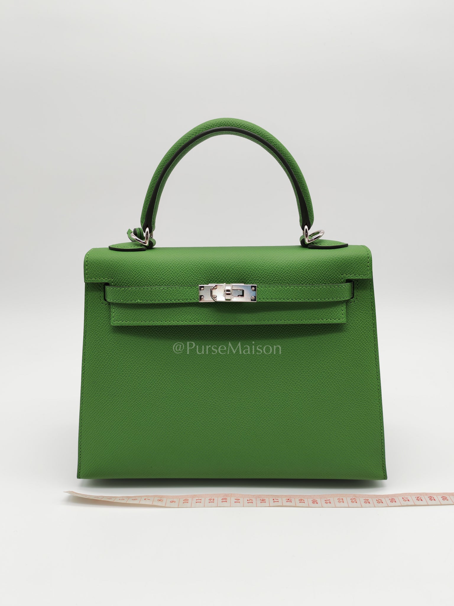 Kelly 25 Sellier in Vert Yucca Epsom Leather and Palladium Hardware Stamp W (2024) | Purse Maison Luxury Bags Shop