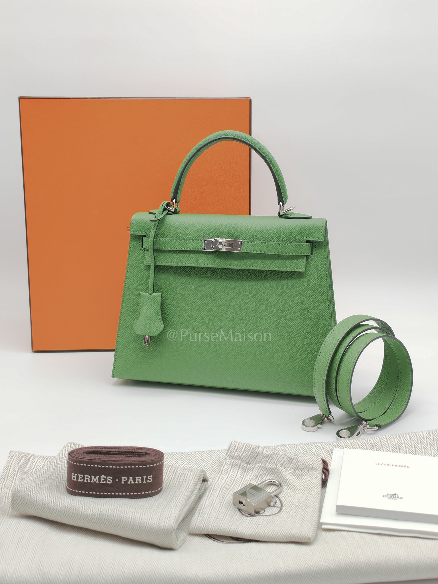 Kelly 25 Sellier in Vert Yucca Epsom Leather and Palladium Hardware Stamp W (2024) | Purse Maison Luxury Bags Shop
