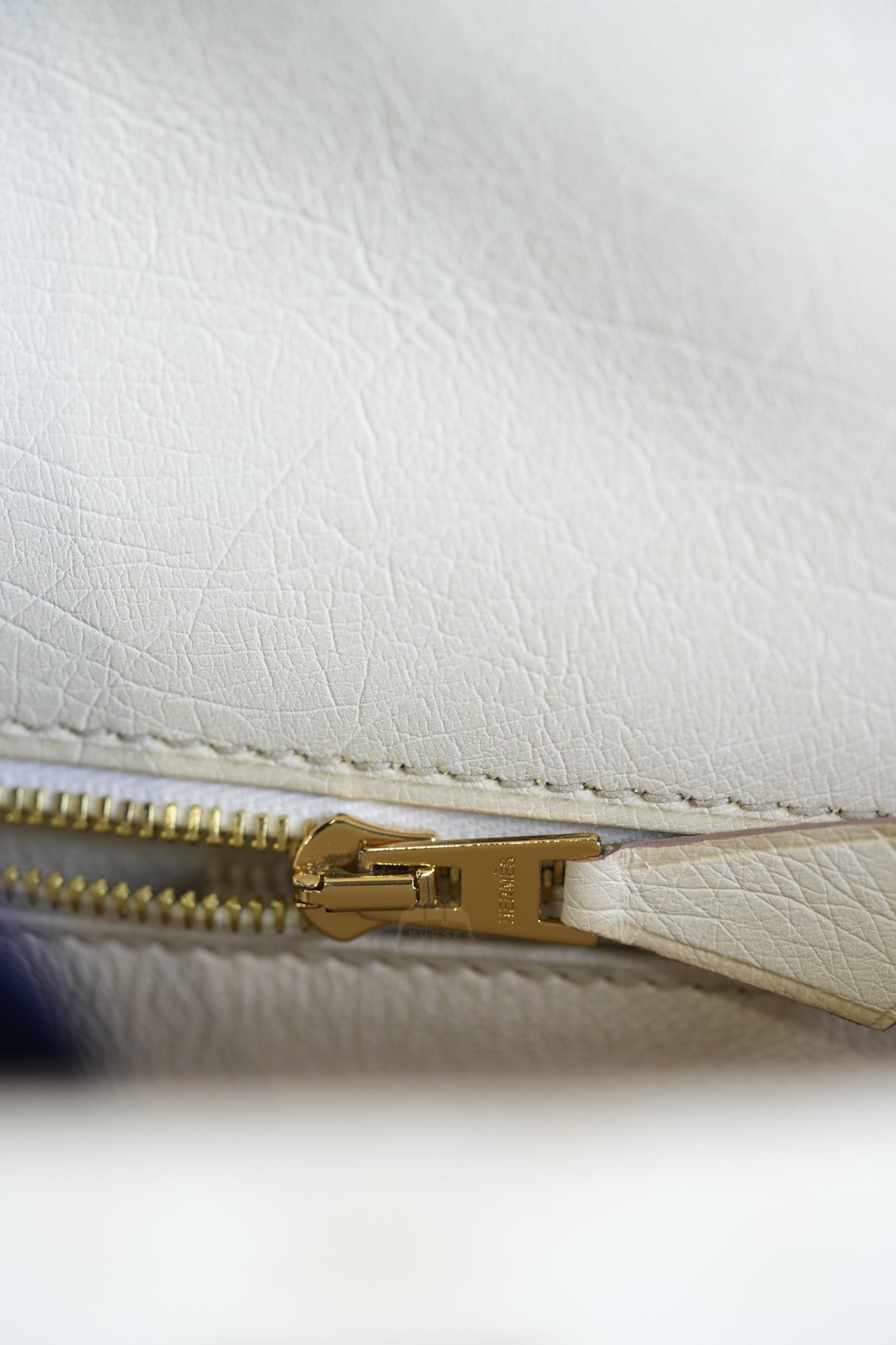 Kelly 25 Sellier Parchemin in Ostrich Leather and Gold Hardware Stamp Z (2021) | Purse Maison Luxury Bags Shop