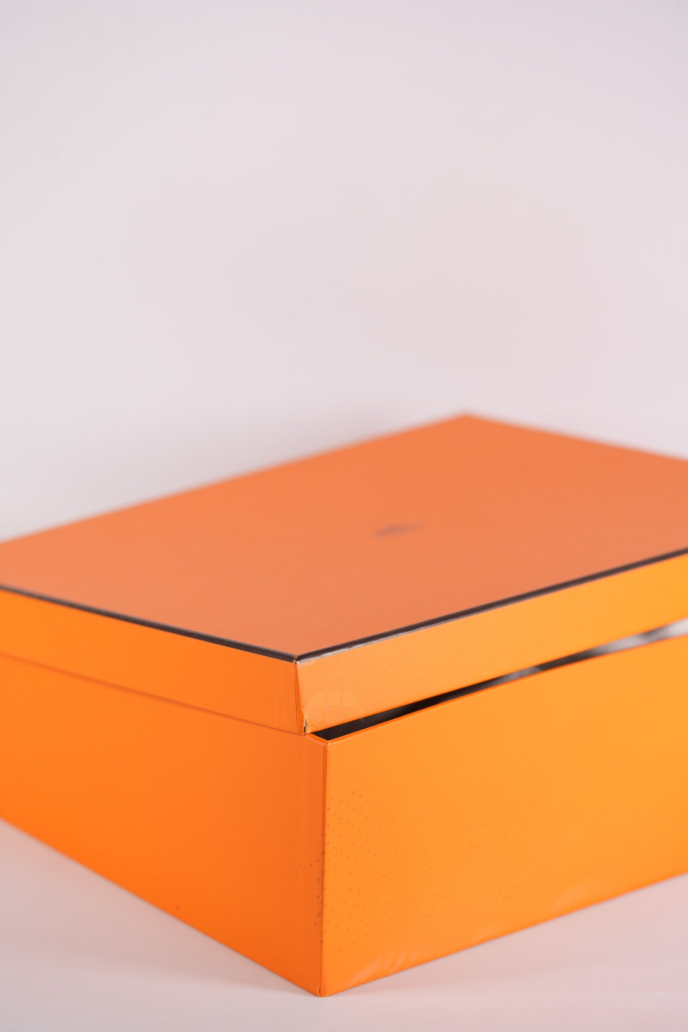 Kelly 25 Sellier Parchemin in Ostrich Leather and Gold Hardware Stamp Z (2021) | Purse Maison Luxury Bags Shop