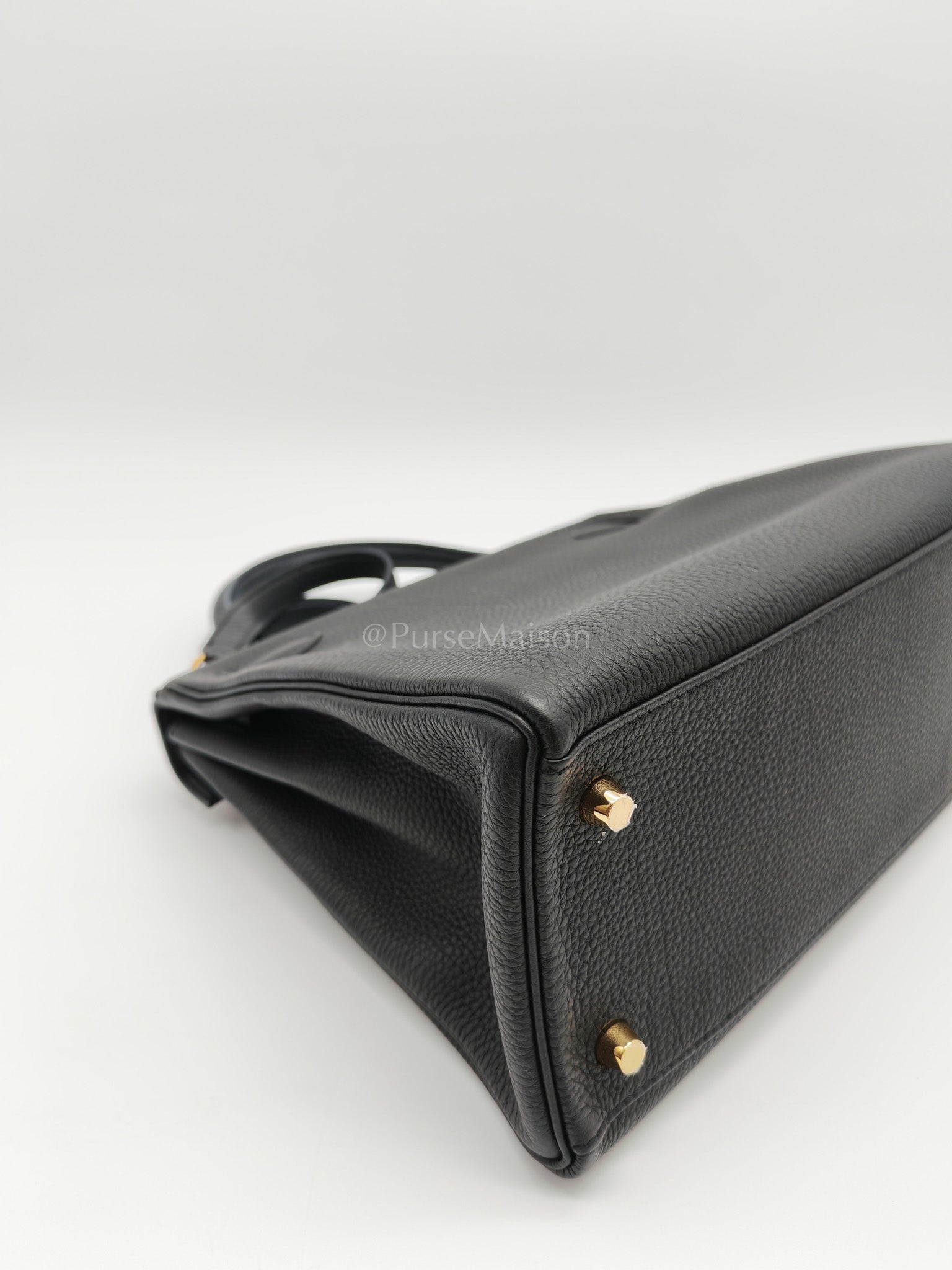 Kelly 28 Black/Noir Togo Leather in Gold Hardware Stamp C(2018) | Purse Maison Luxury Bags Shop