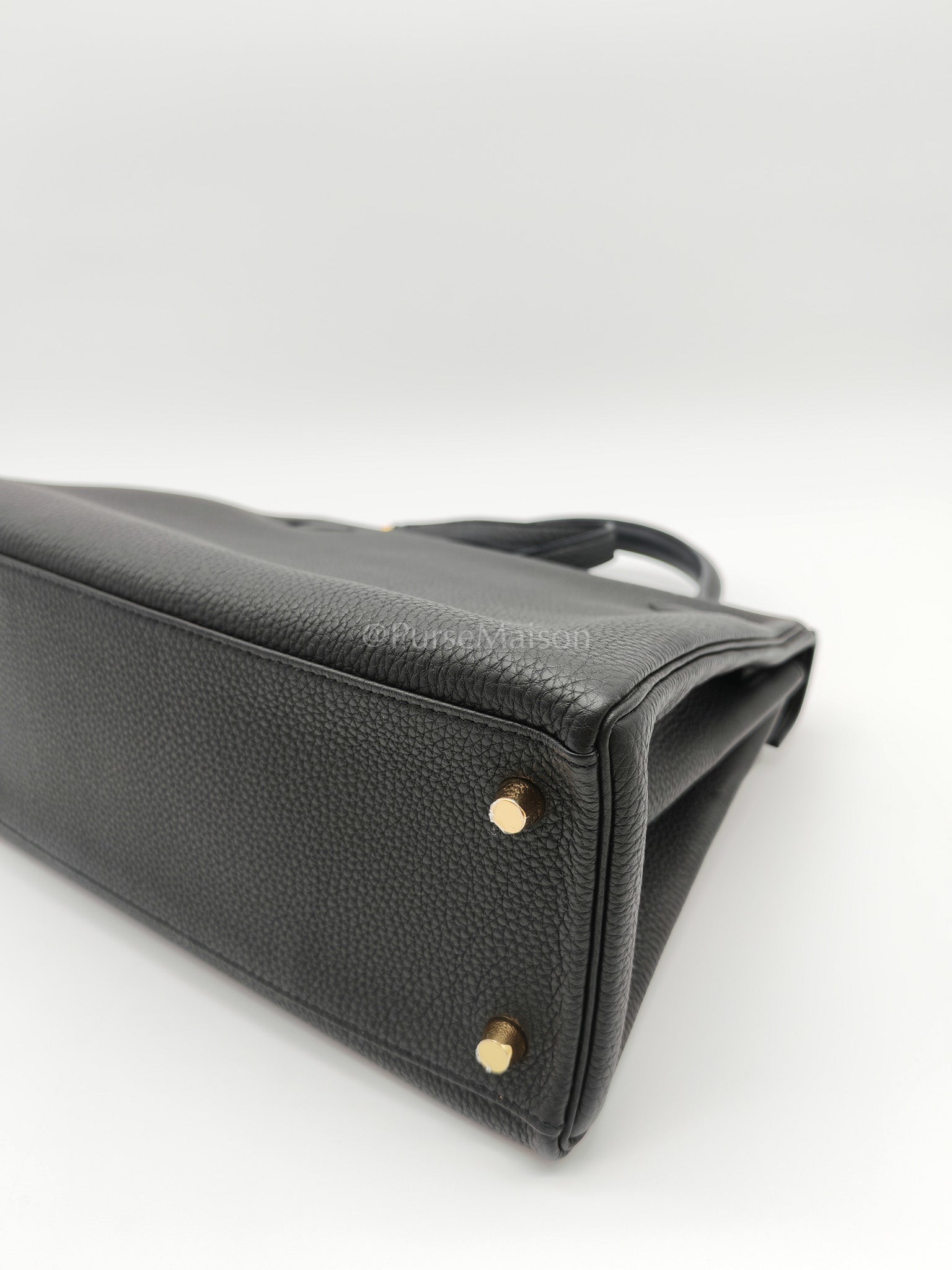 Kelly 28 Black/Noir Togo Leather in Gold Hardware Stamp C(2018) | Purse Maison Luxury Bags Shop