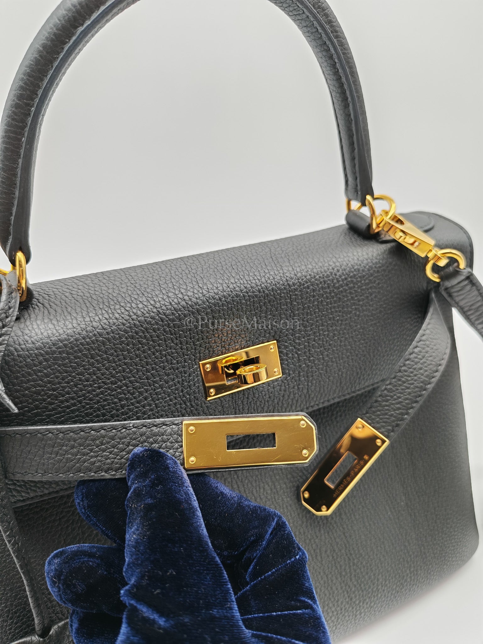 Kelly 28 Black/Noir Togo Leather in Gold Hardware Stamp C(2018) | Purse Maison Luxury Bags Shop