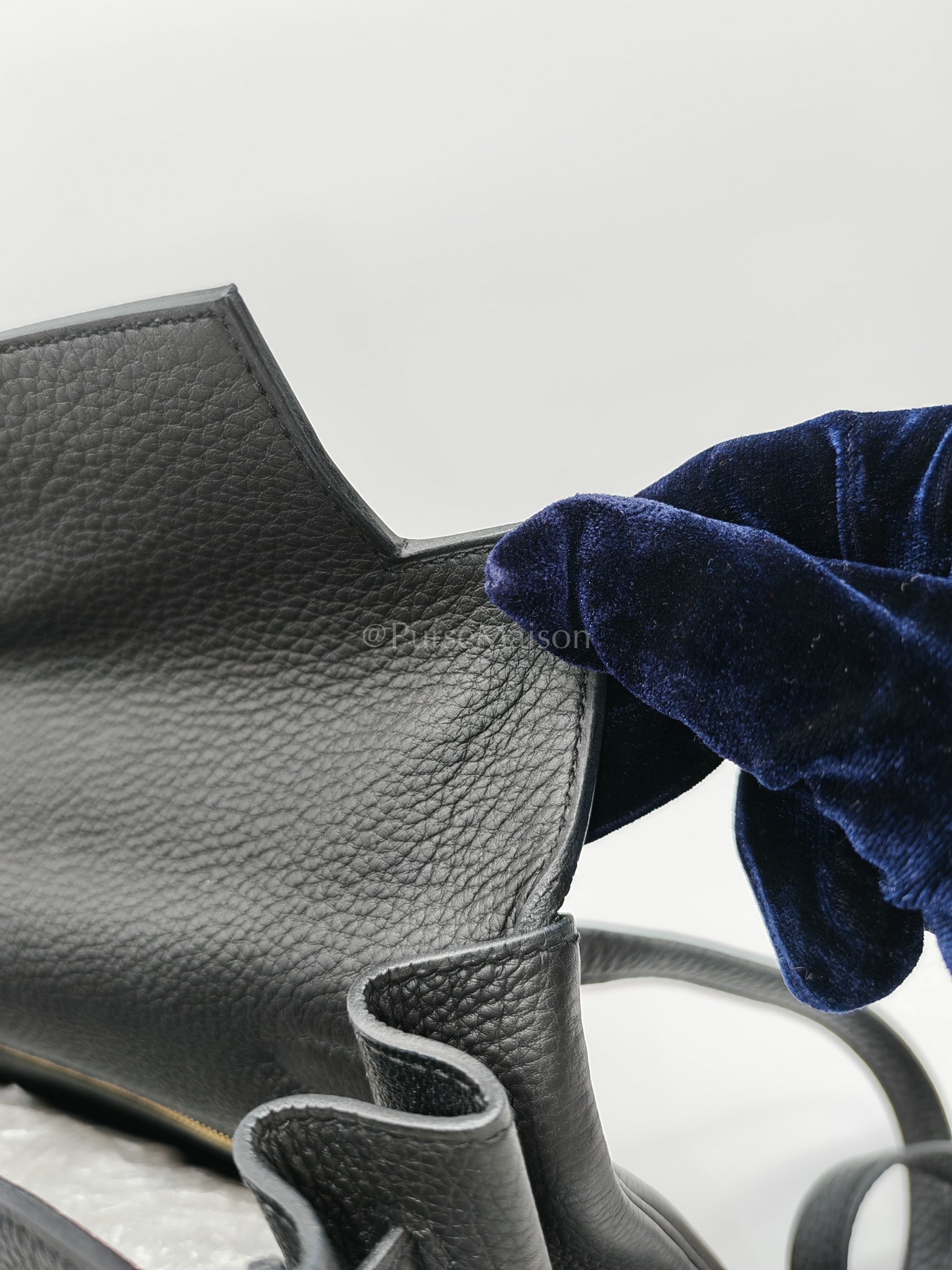 Kelly 28 Black/Noir Togo Leather in Gold Hardware Stamp C(2018) | Purse Maison Luxury Bags Shop