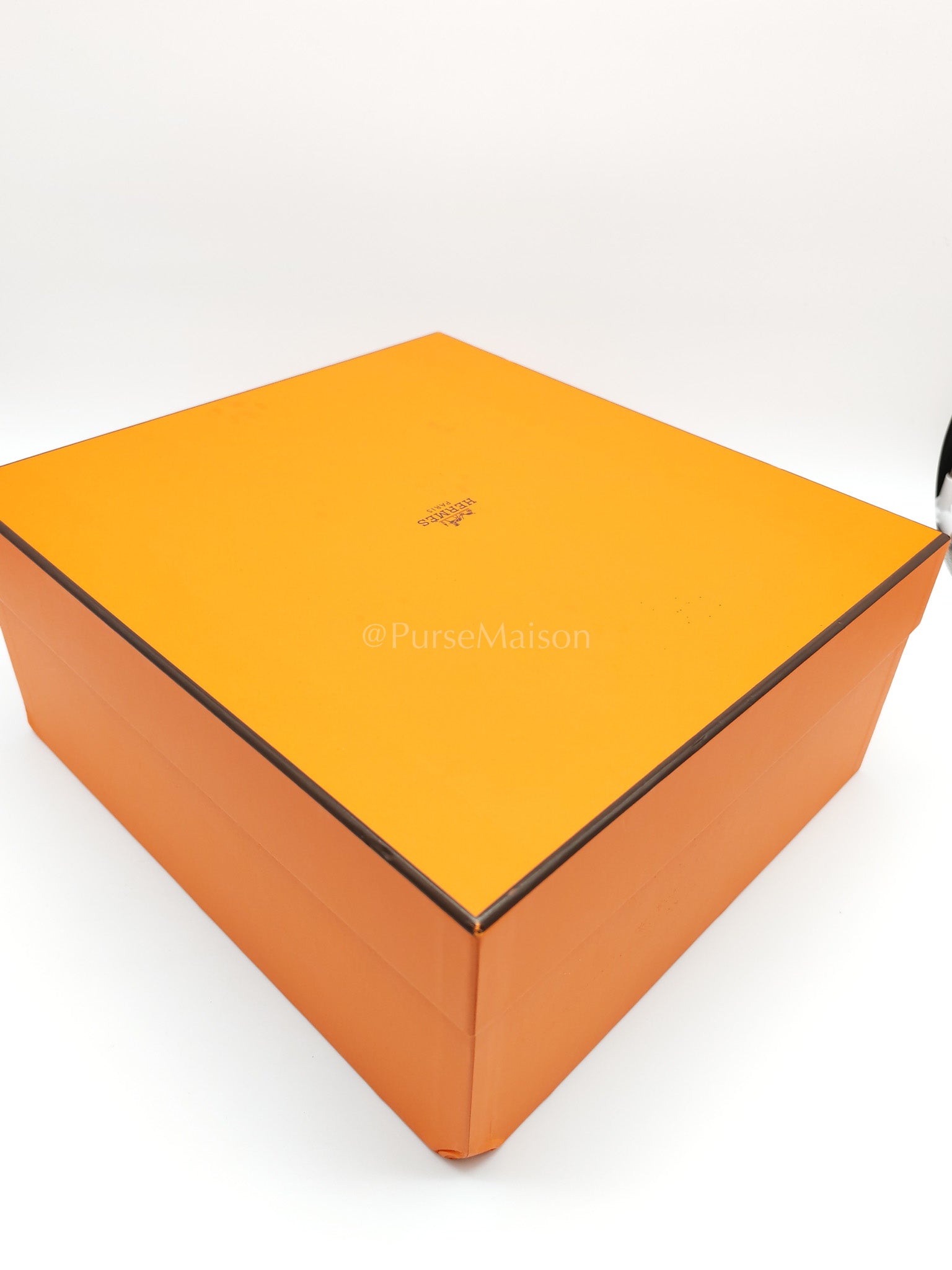 Kelly 28 Black/Noir Togo Leather in Gold Hardware Stamp C(2018) | Purse Maison Luxury Bags Shop