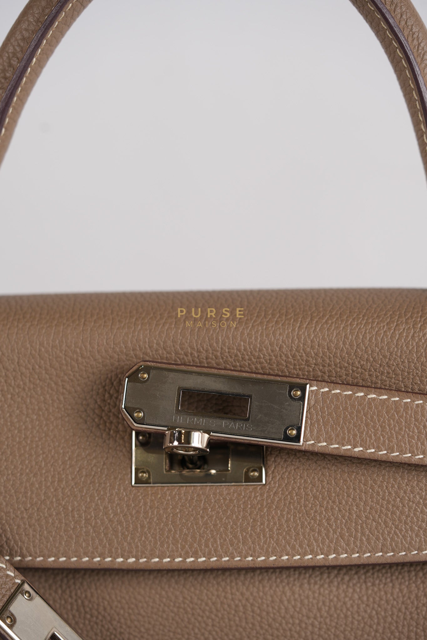 Kelly 28 in Etoupe Togo Leather & Palladium Hardware Stamp D(2019) | Purse Maison Luxury Bags Shop