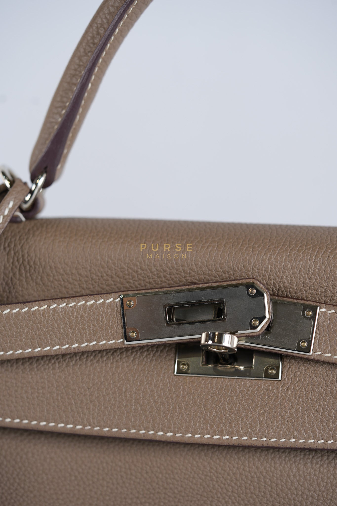 Kelly 28 in Etoupe Togo Leather & Palladium Hardware Stamp D(2019) | Purse Maison Luxury Bags Shop