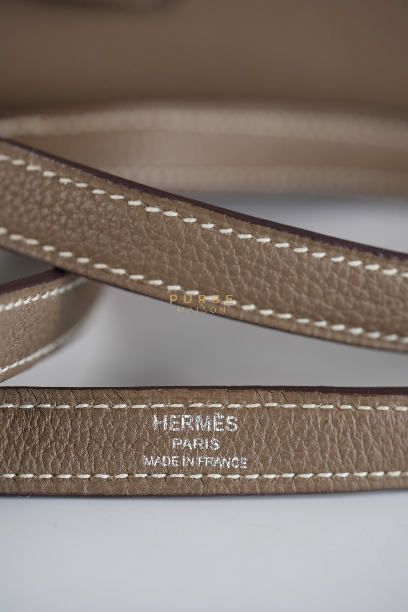 Kelly 28 in Etoupe Togo Leather & Palladium Hardware Stamp D(2019) | Purse Maison Luxury Bags Shop