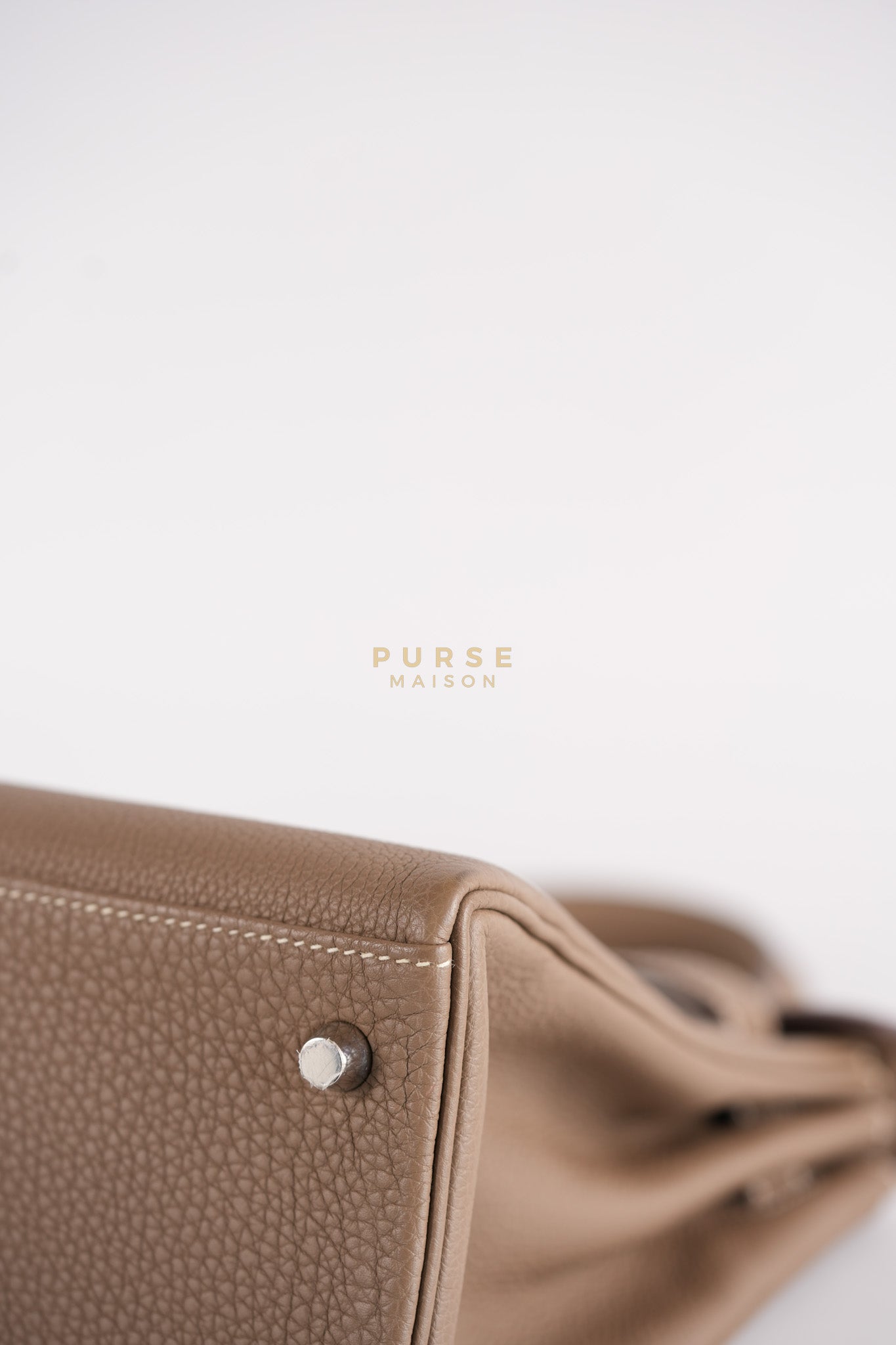 Kelly 28 in Etoupe Togo Leather & Palladium Hardware Stamp D(2019) | Purse Maison Luxury Bags Shop