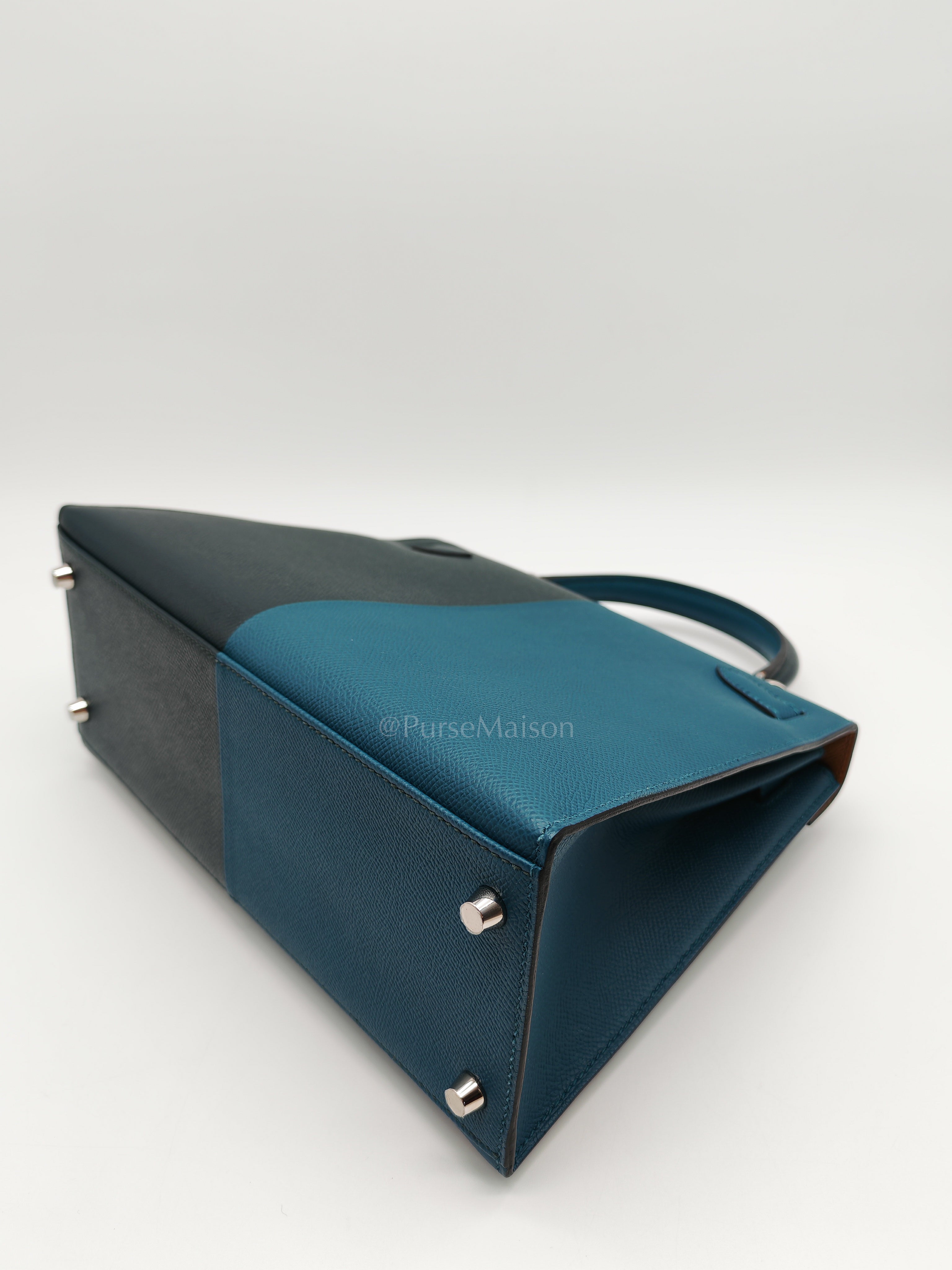 Kelly 28 Sellier Casaque Tri-color Vert Cypress/ Vert Bosphore/Gold Epsom Leather and Palladium Hardware Stamp B (2023) | Purse Maison Luxury Bags Shop